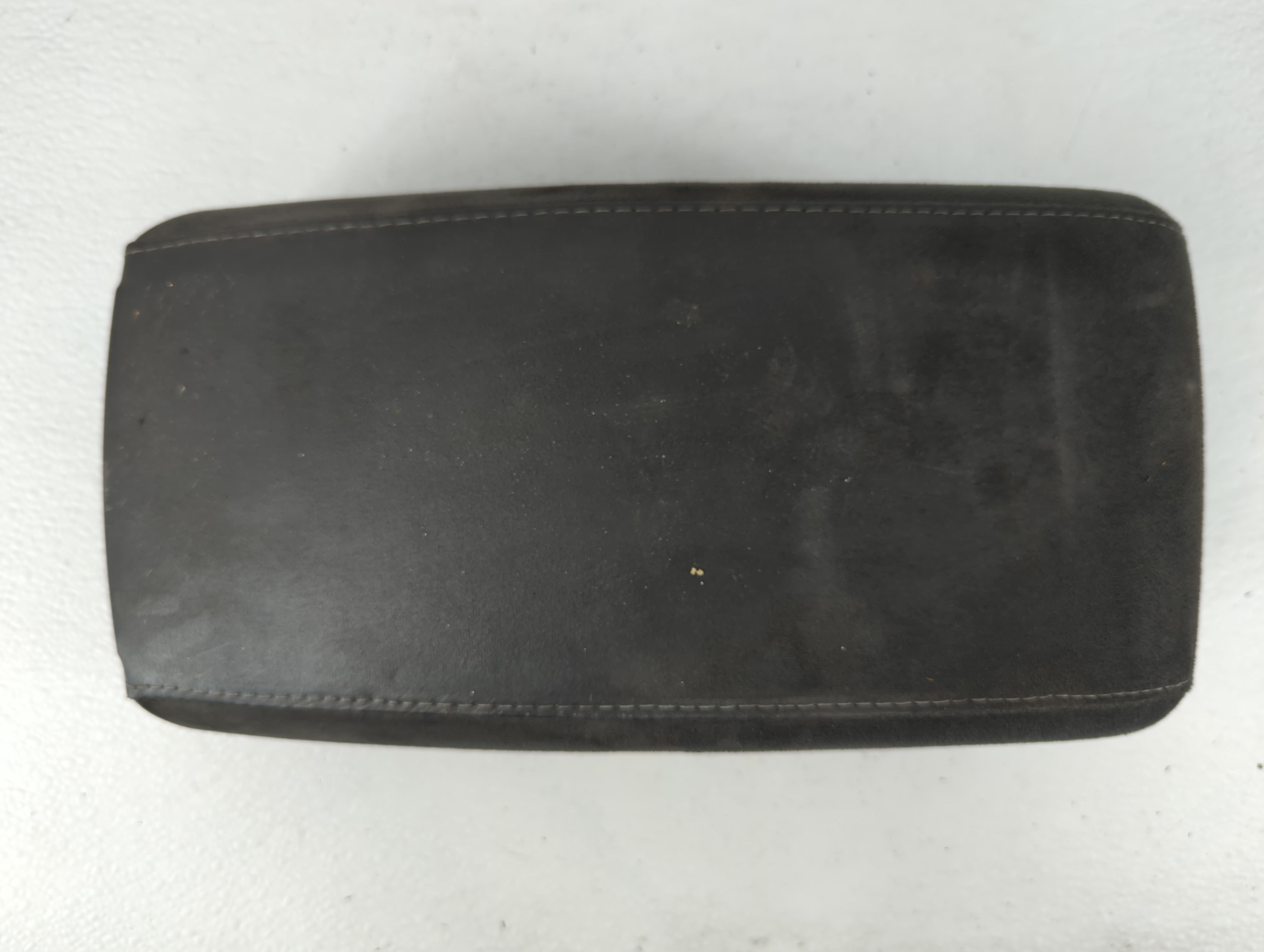 Picture of 2010 Nissan Altima Center Console Armrest Cover Lid Black 689361