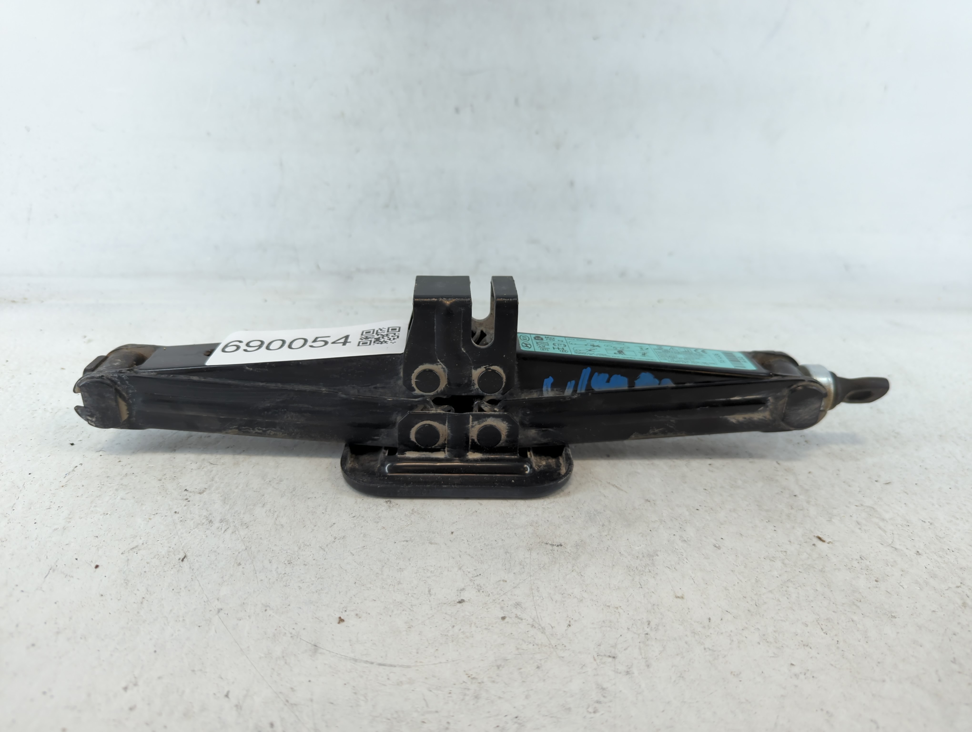2017 Hyundai Elantra Spare Scissor Car Jack 690054 - Oemusedautoparts1.com
