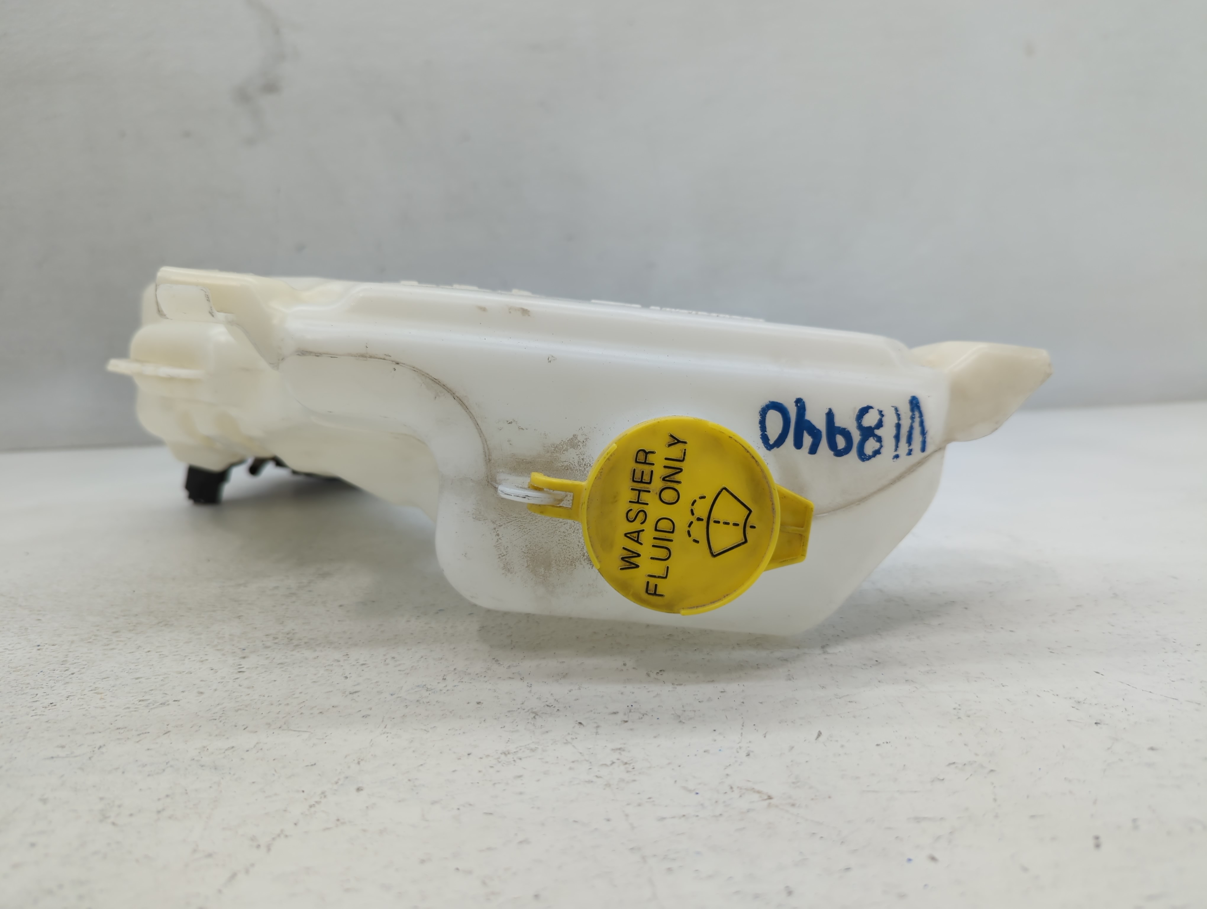 2015 Dodge Journey Windshield Washer Fluid Reservoir Bottle Oem 690089 - Oemusedautoparts1.com