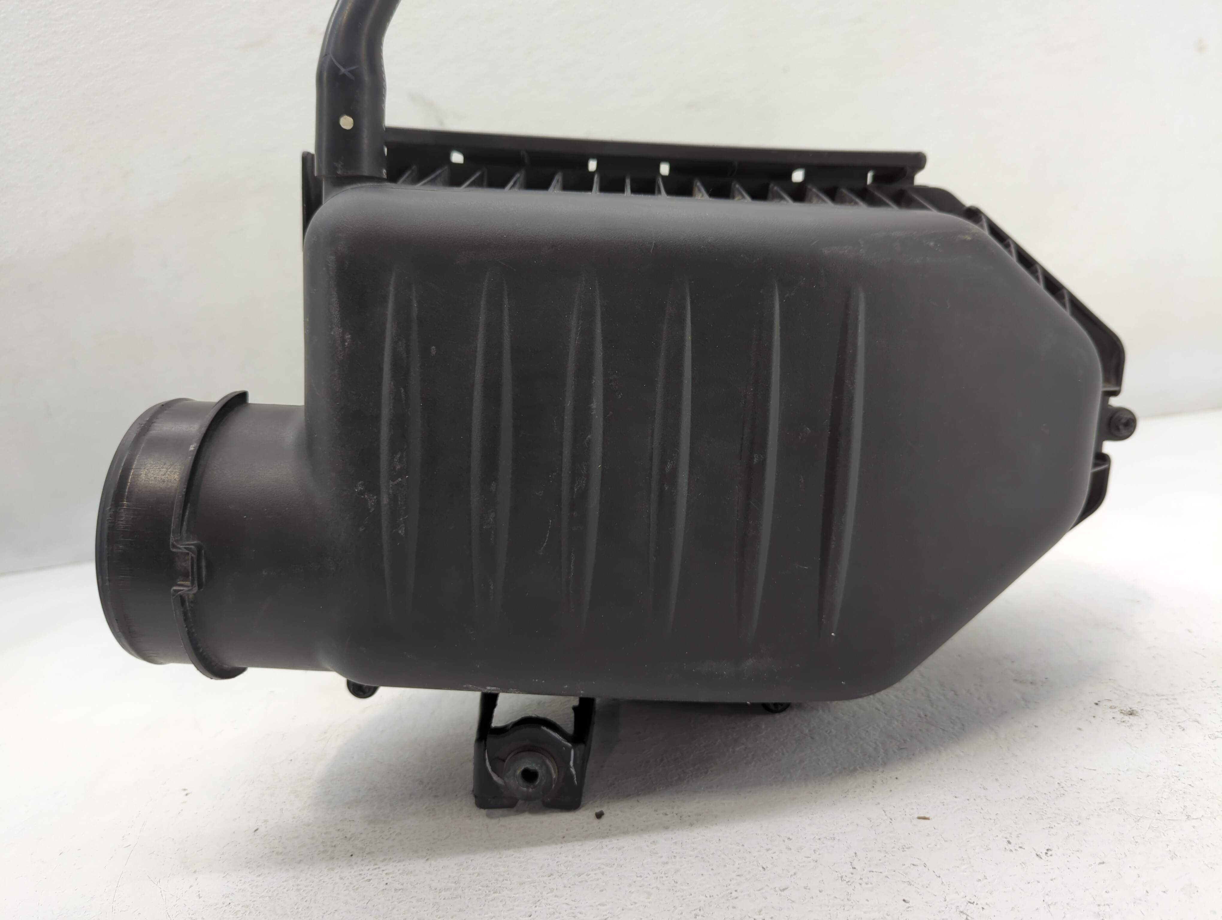 Picture of 2011-2020 Dodge Charger Air Cleaner Intake-duct Hose Tube 690451