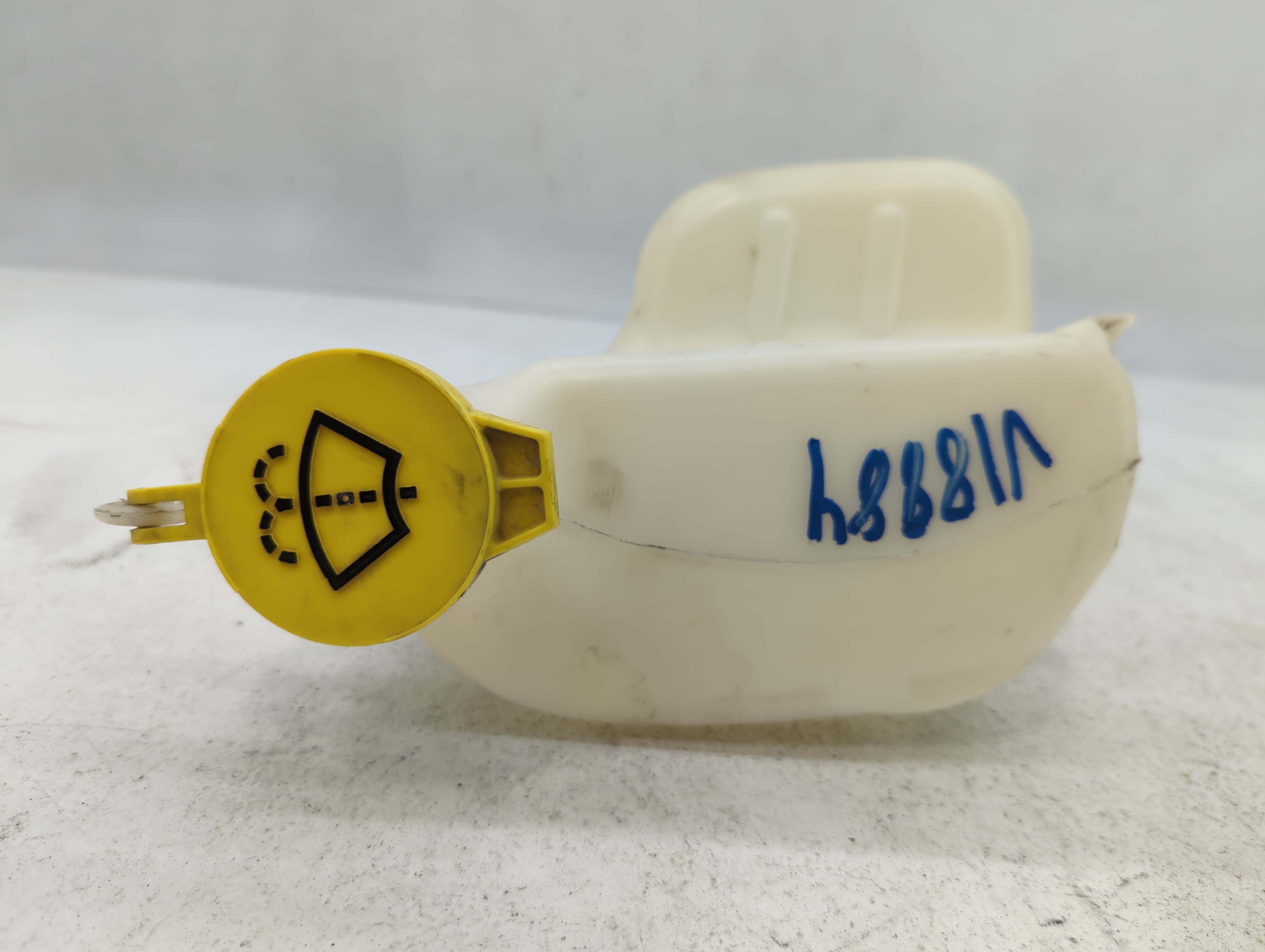 2017 Jeep Compass Windshield Washer Fluid Reservoir Bottle Oem 690477 - Oemusedautoparts1.com