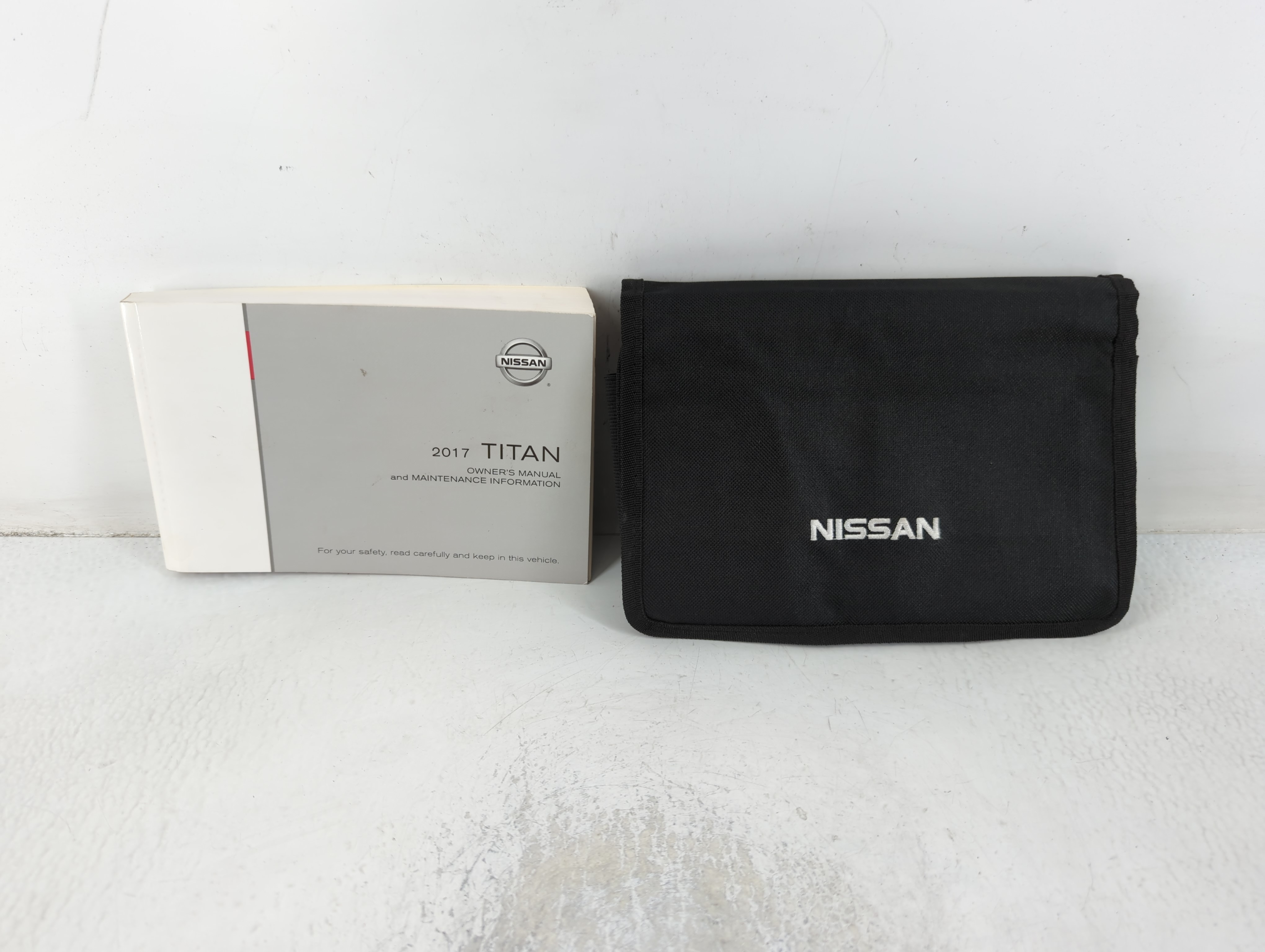 2017 Nissan Titan Owners Manual Book Guide 690596 - Oemusedautoparts1.com