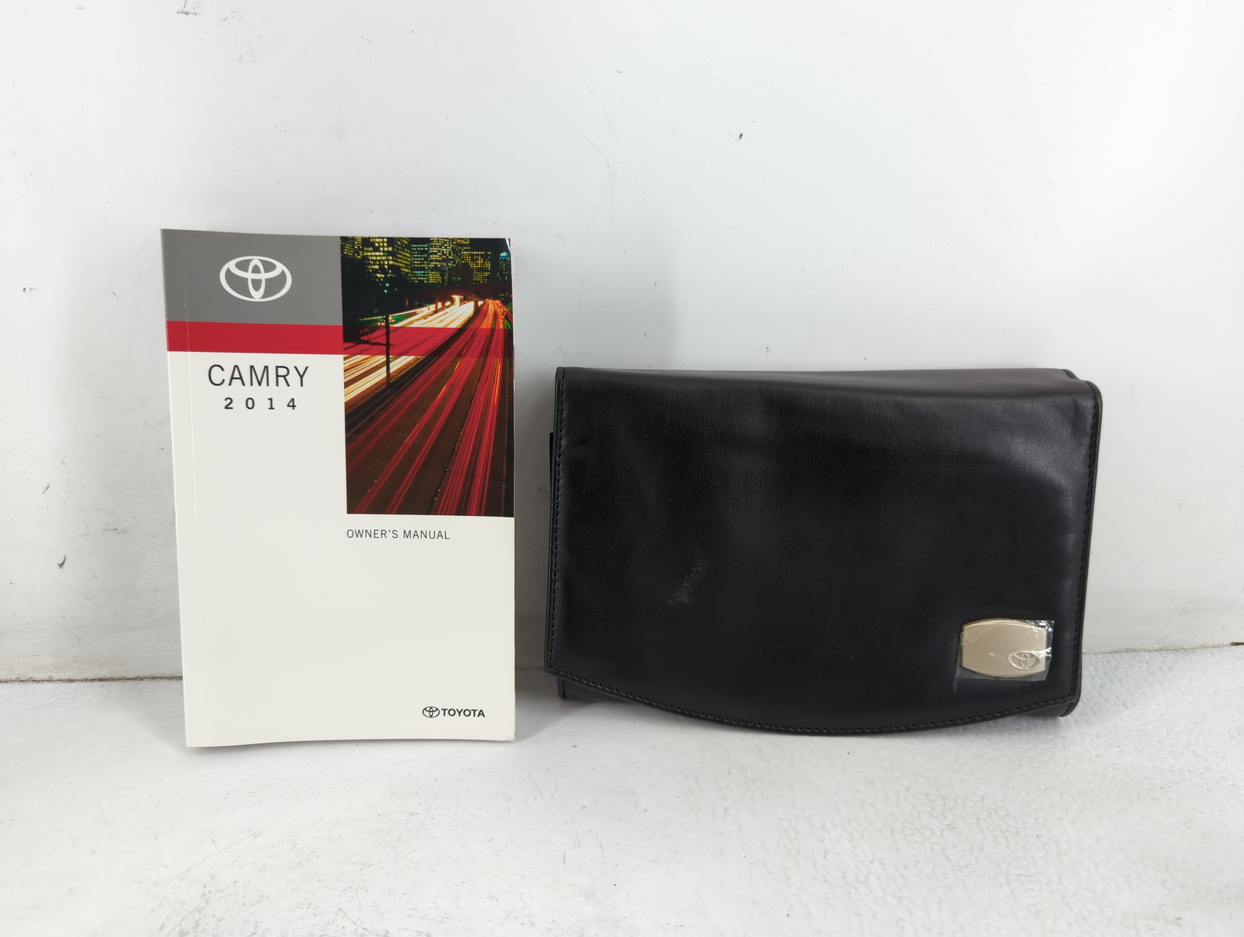 Picture of 2014 Toyota Camry Owners Manual Book Guide 690620