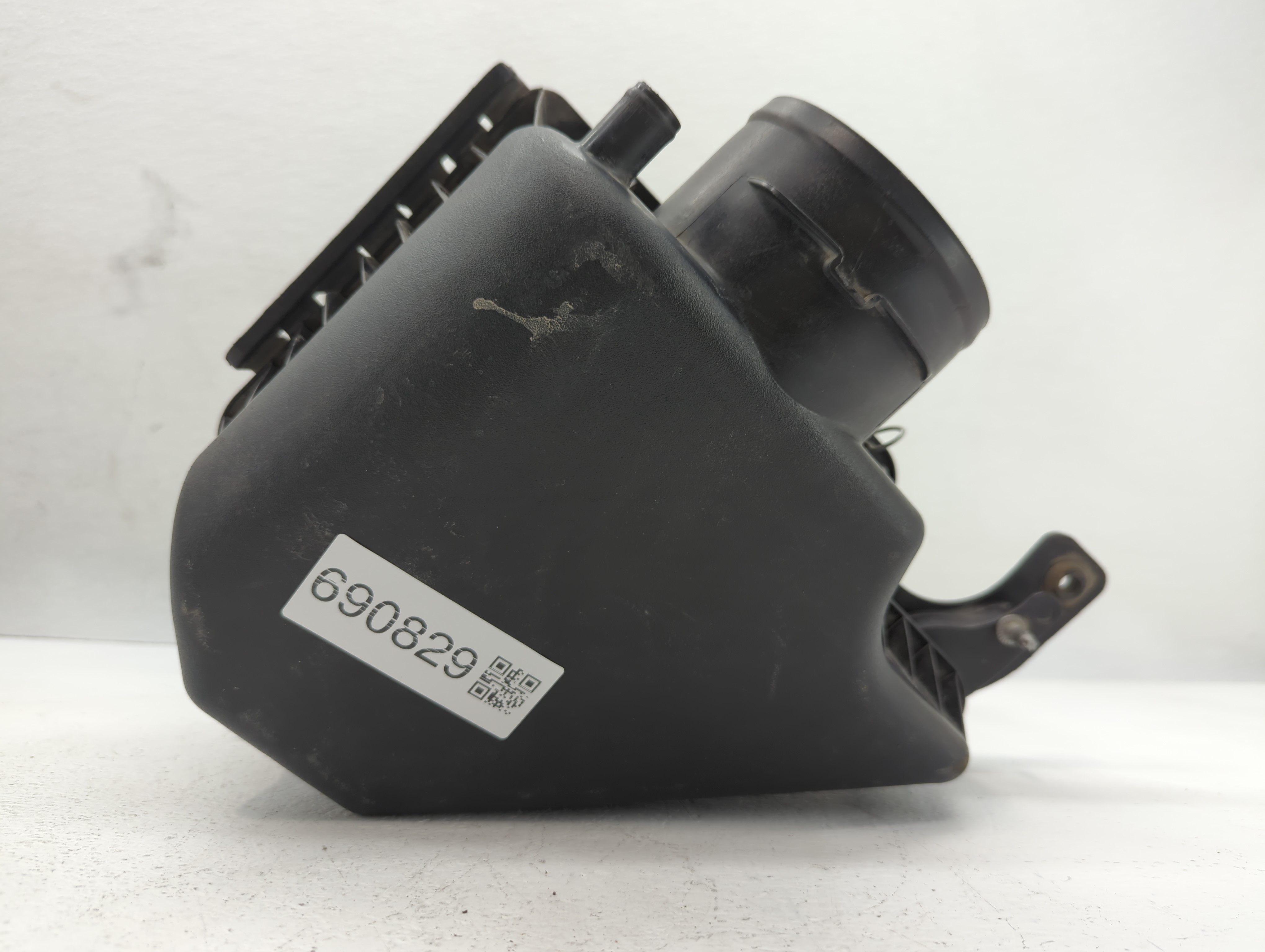 Picture of Dodge Caravan Air Cleaner Intake-duct Hose Tube 690829