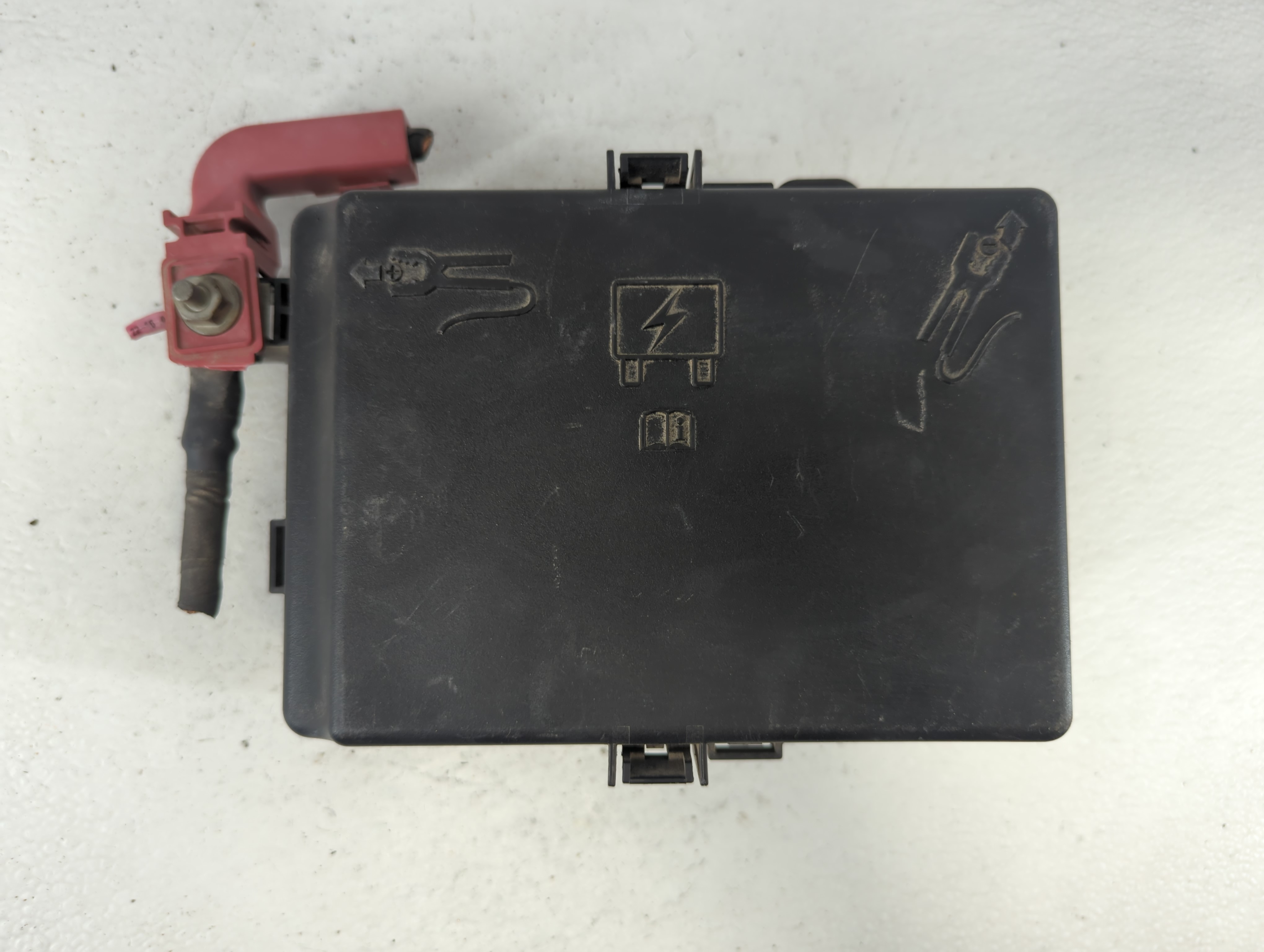 Picture of 2019-2020 Dodge Charger Fusebox Fuse Box Relay Module 690938
