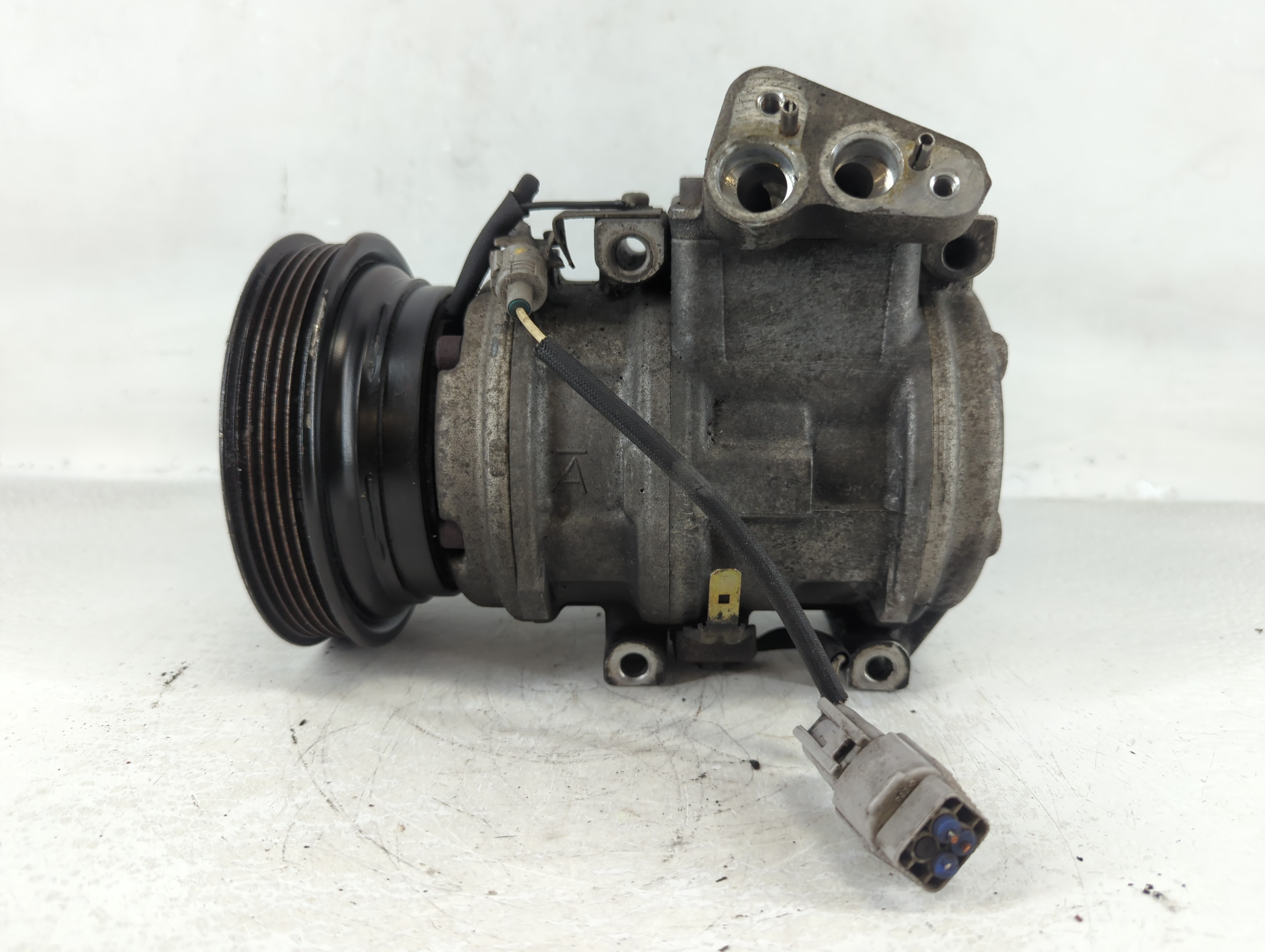 Picture of 1997-2001 Toyota Camry Air Conditioning A/c Ac Compressor Oem 691232