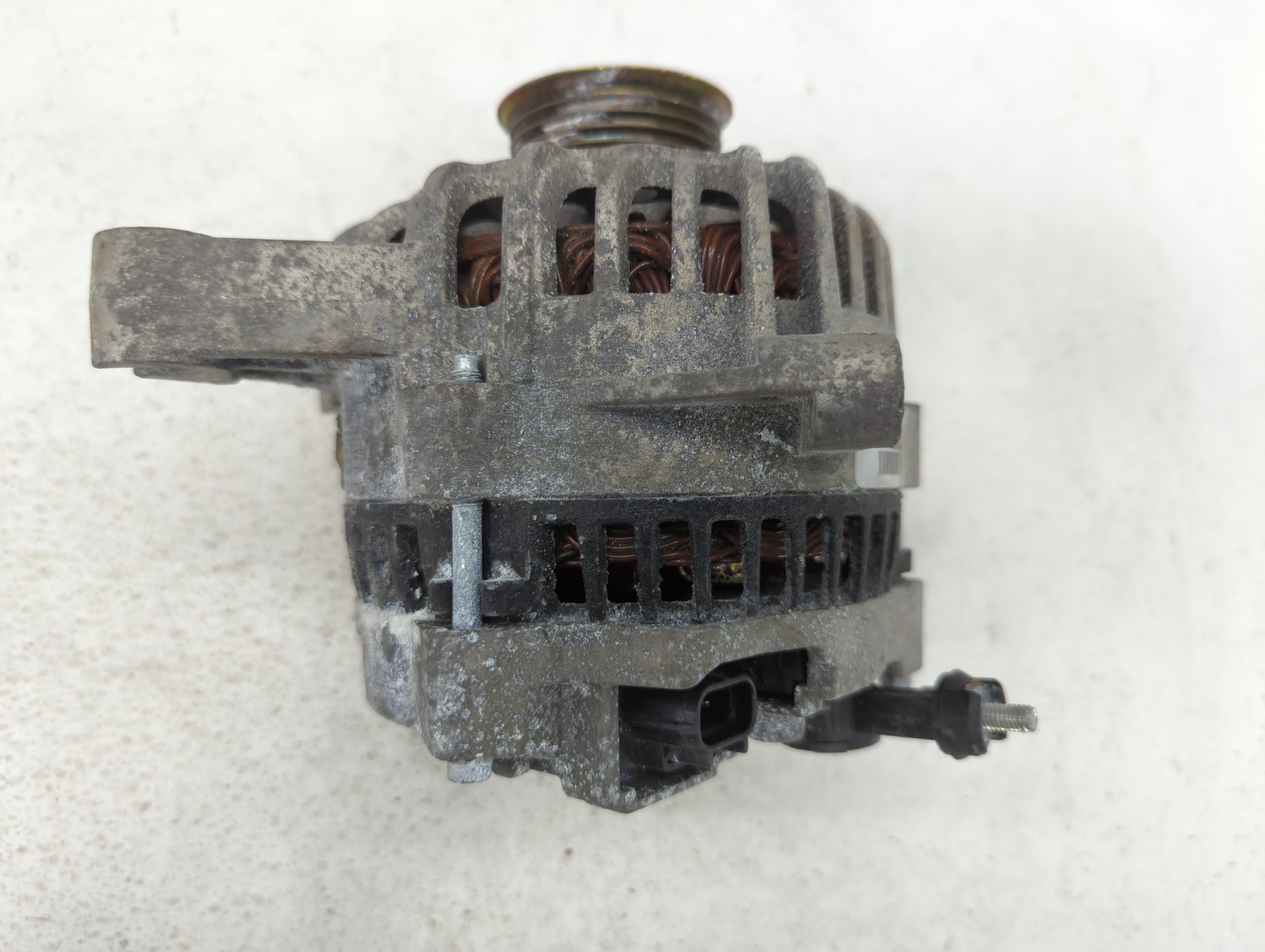 Picture of 2003 Ford Expedition Alternator Generator Charging Assembly Engine Oem 691489