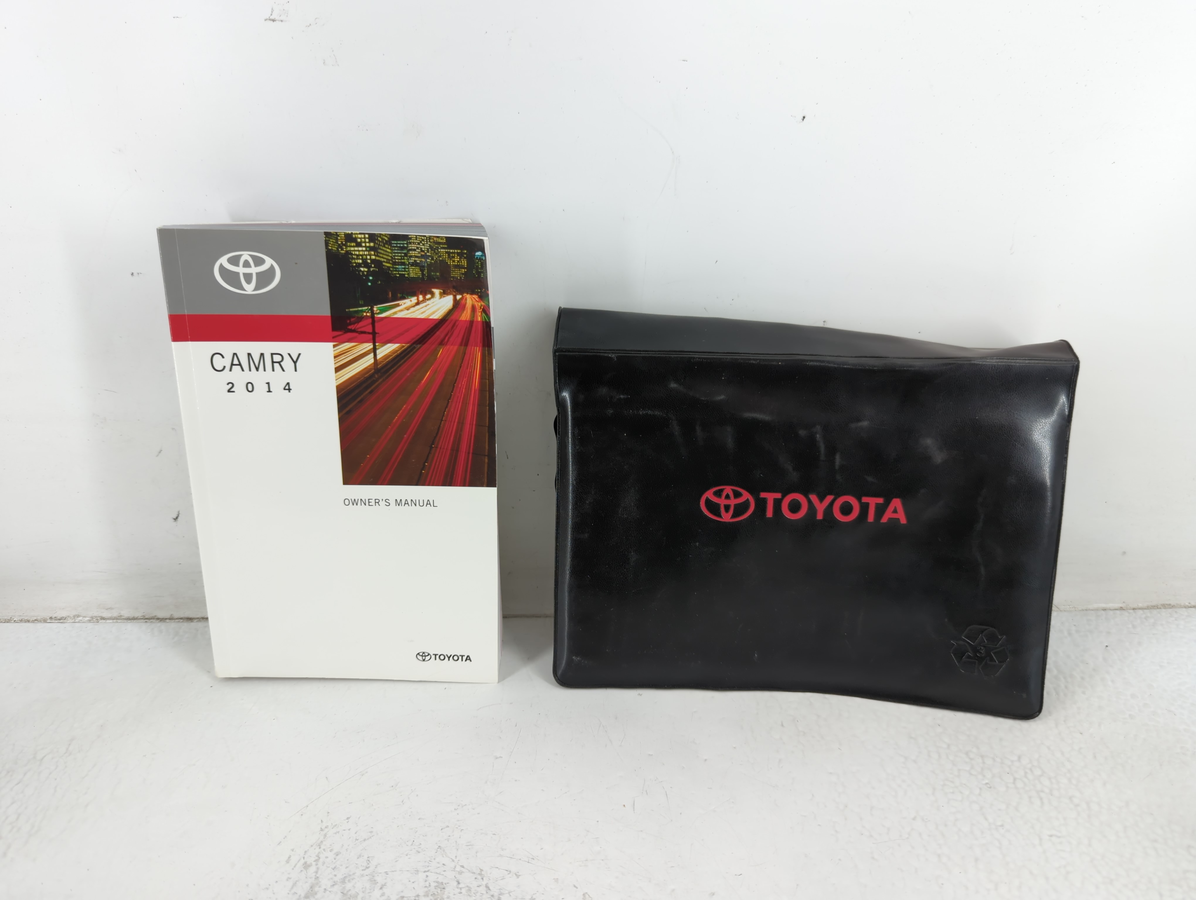 Picture of 2014 Toyota Camry Owners Manual Book Guide 692059