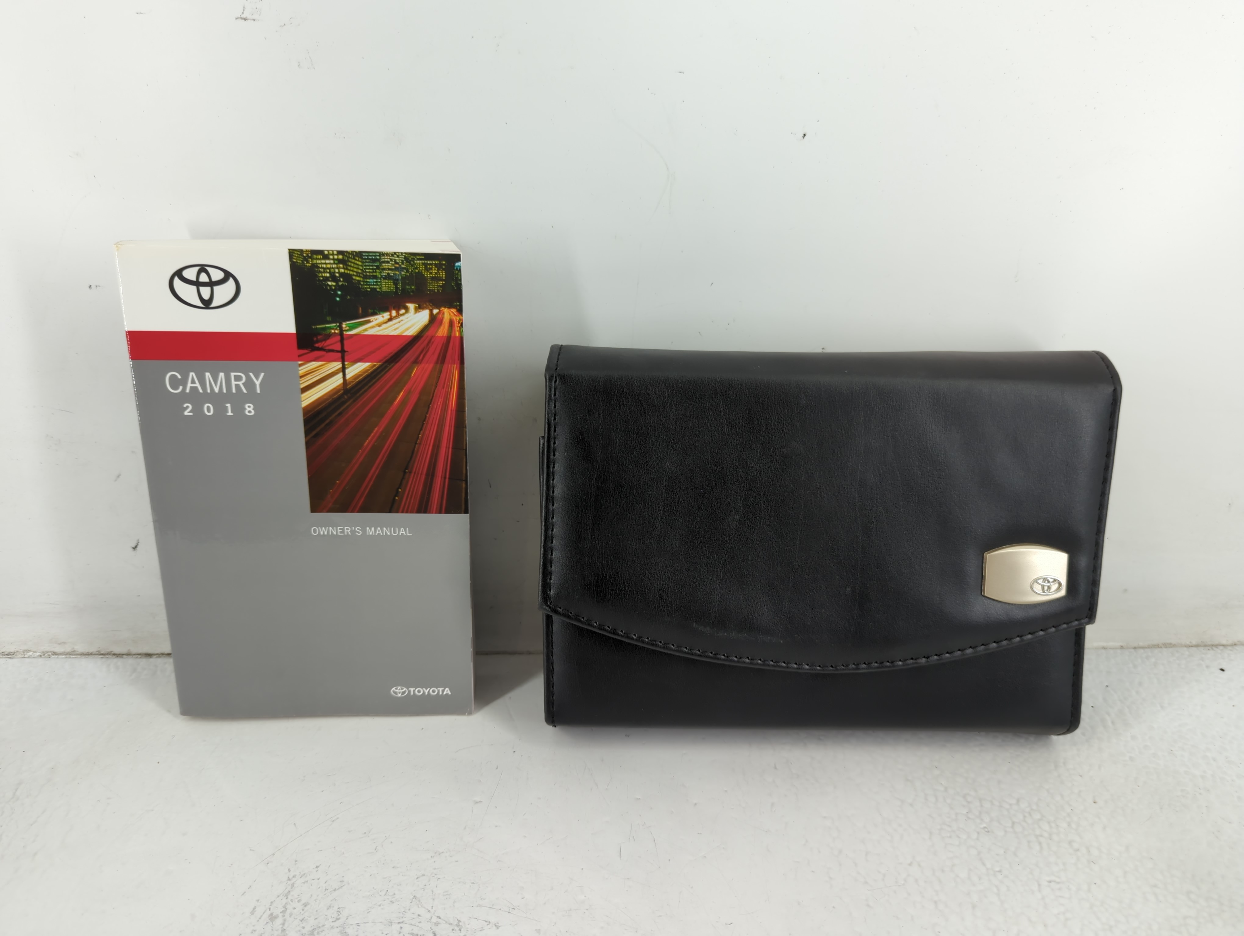 Picture of 2018 Toyota Camry Owners Manual Book Guide 692131