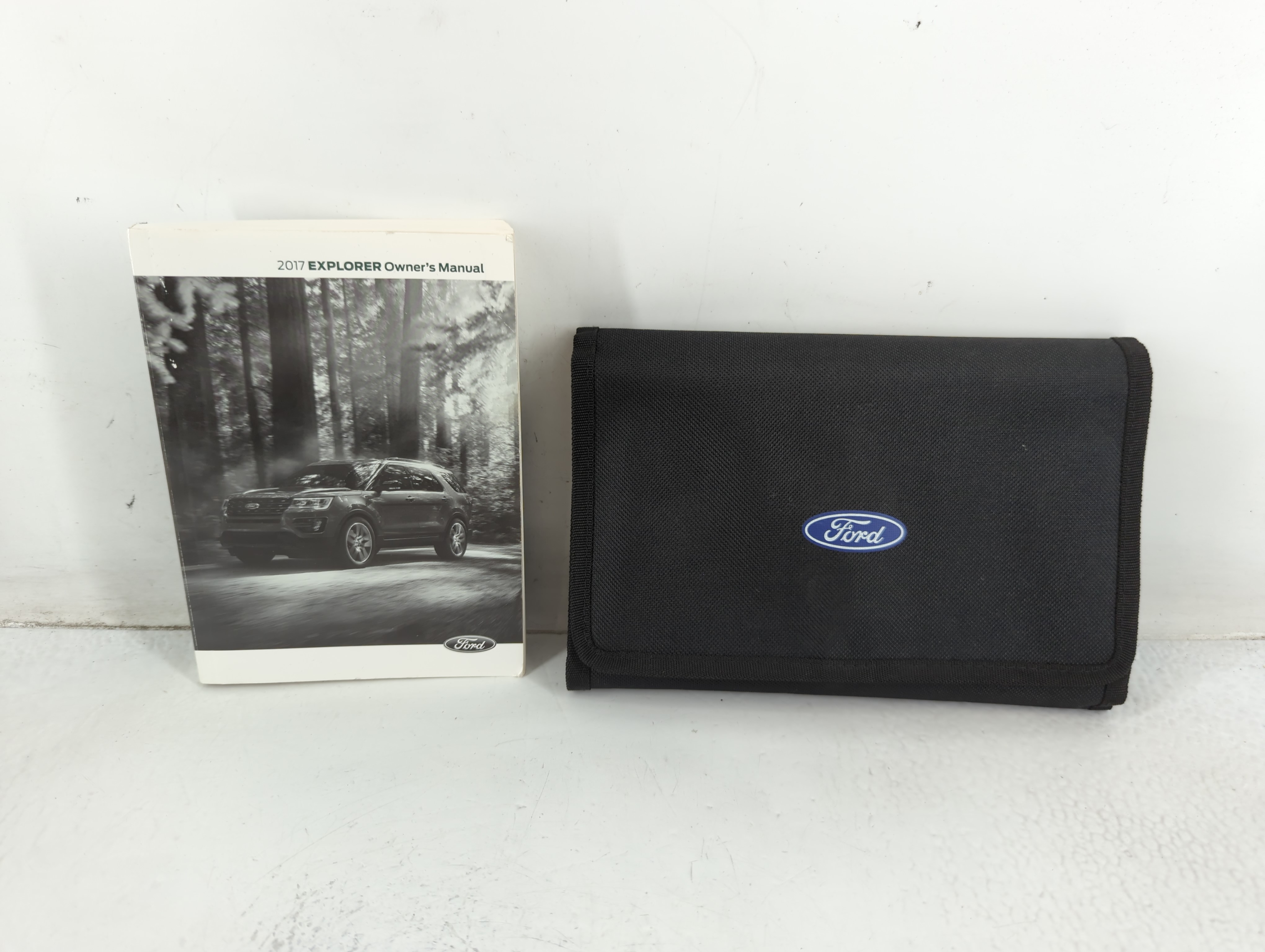 Picture of 2017 Ford Explorer Owners Manual Book Guide 692537