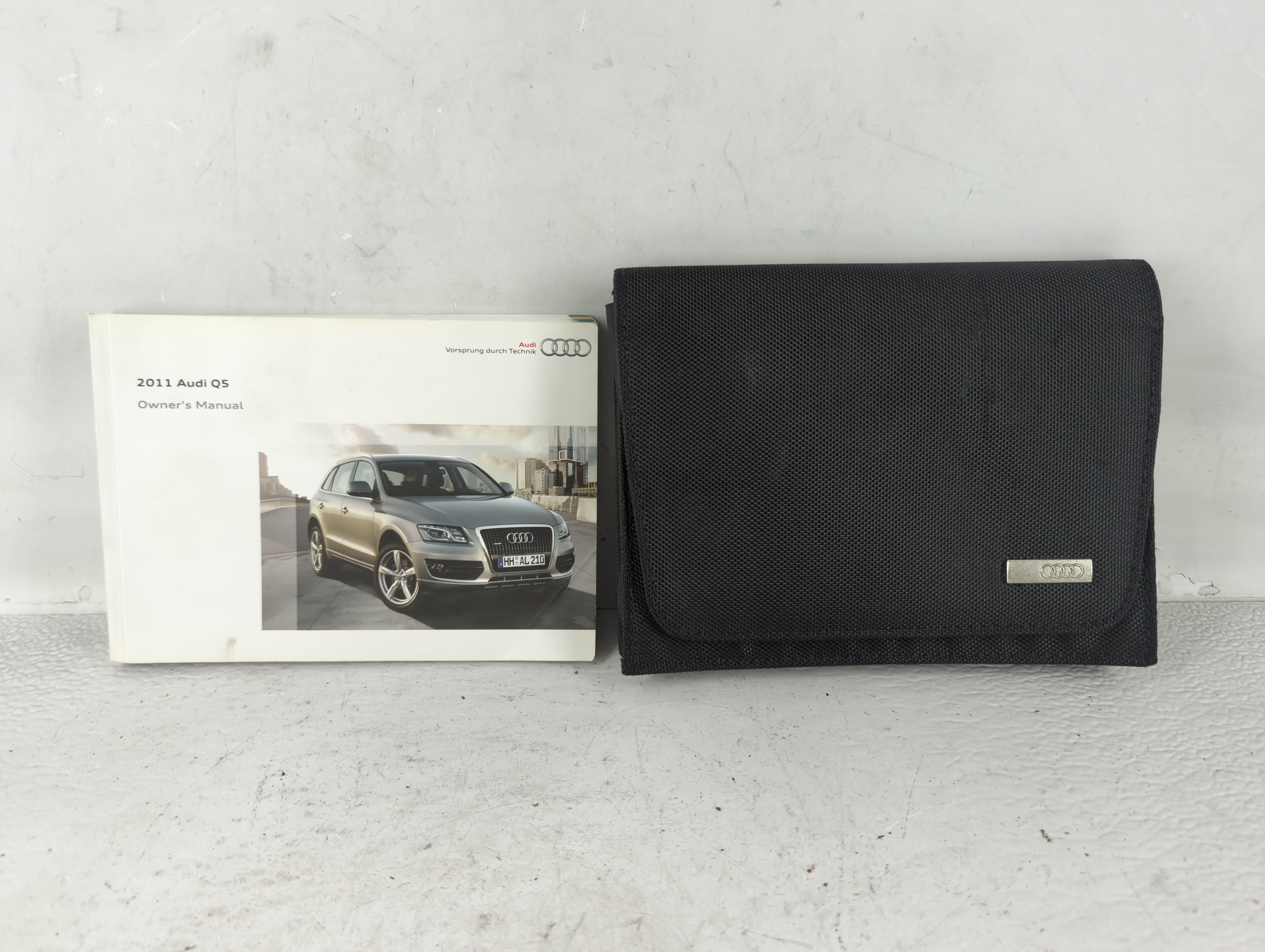 Picture of 2011 Audi Q5 Owners Manual Book Guide 692693