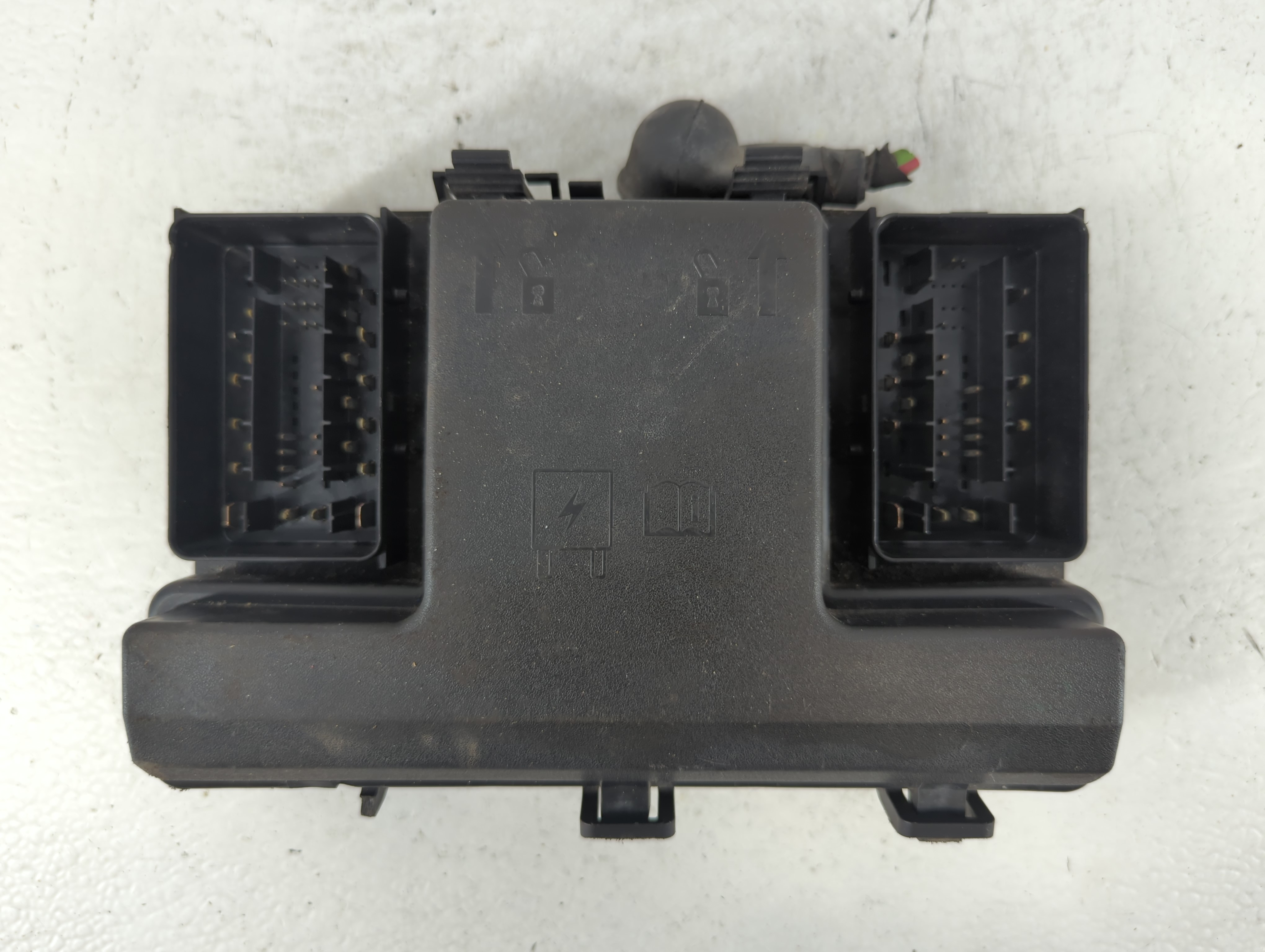 Picture of 2015-2016 Ford Fusion Fusebox Fuse Box Relay Module Fg9t14a067bb_01 692951