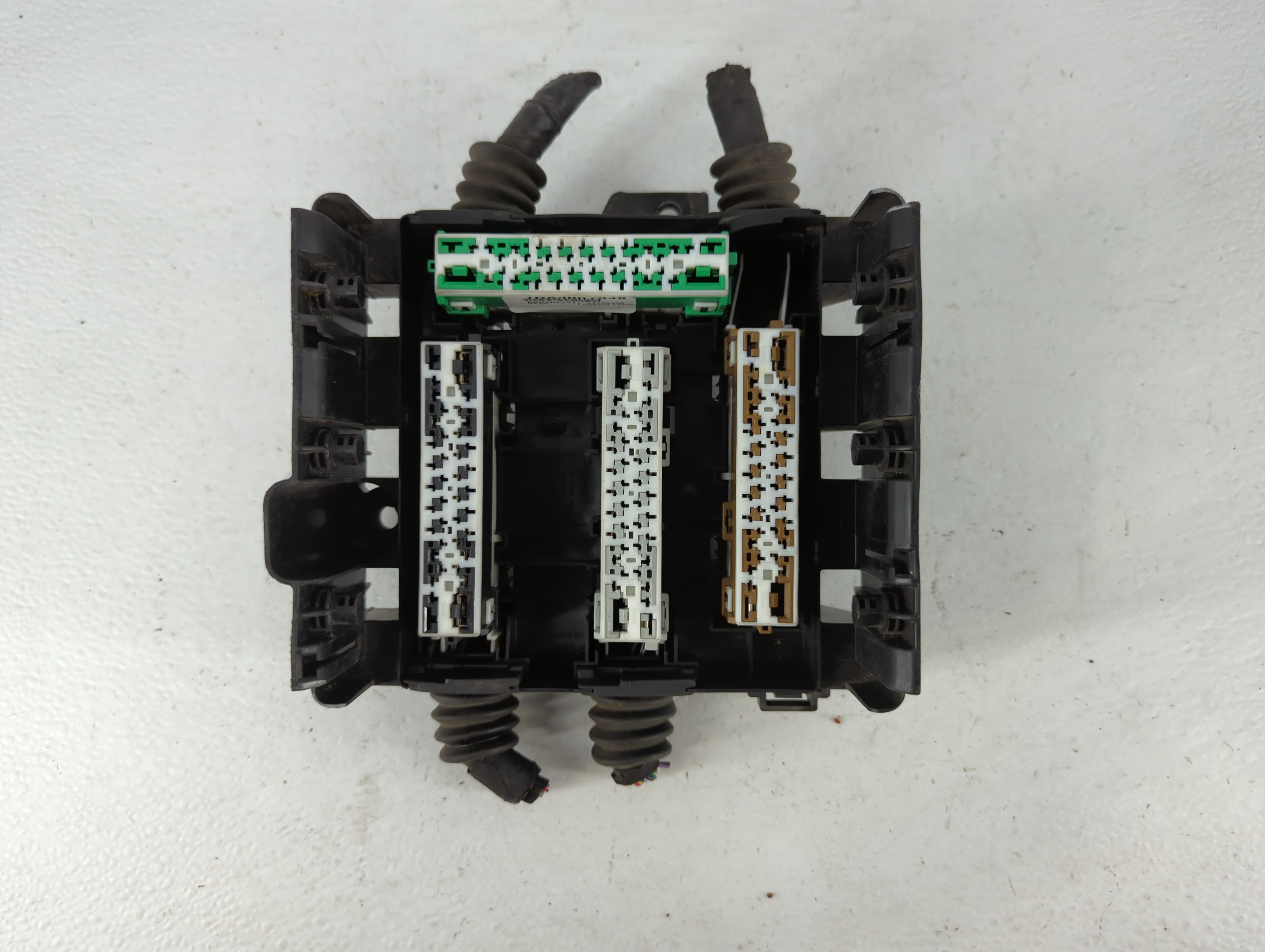 2020-2022 Chevrolet Traverse Fusebox Fuse Box Relay Module 694617 - Oemusedautoparts1.com