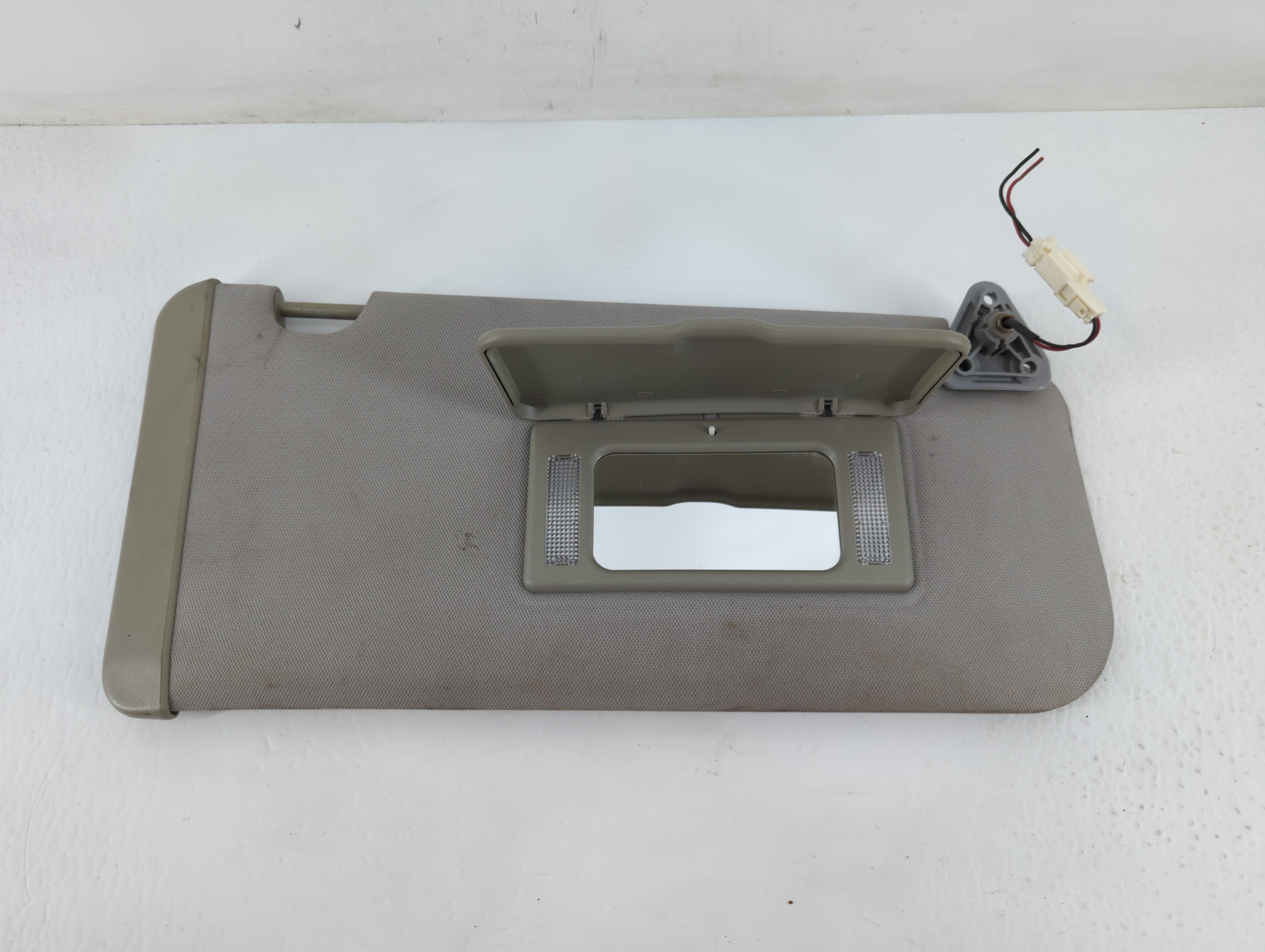 Picture of 2004-2004 Nissan Quest Passenger Sun Visor Mirror Right Sunvisor Grey 695135
