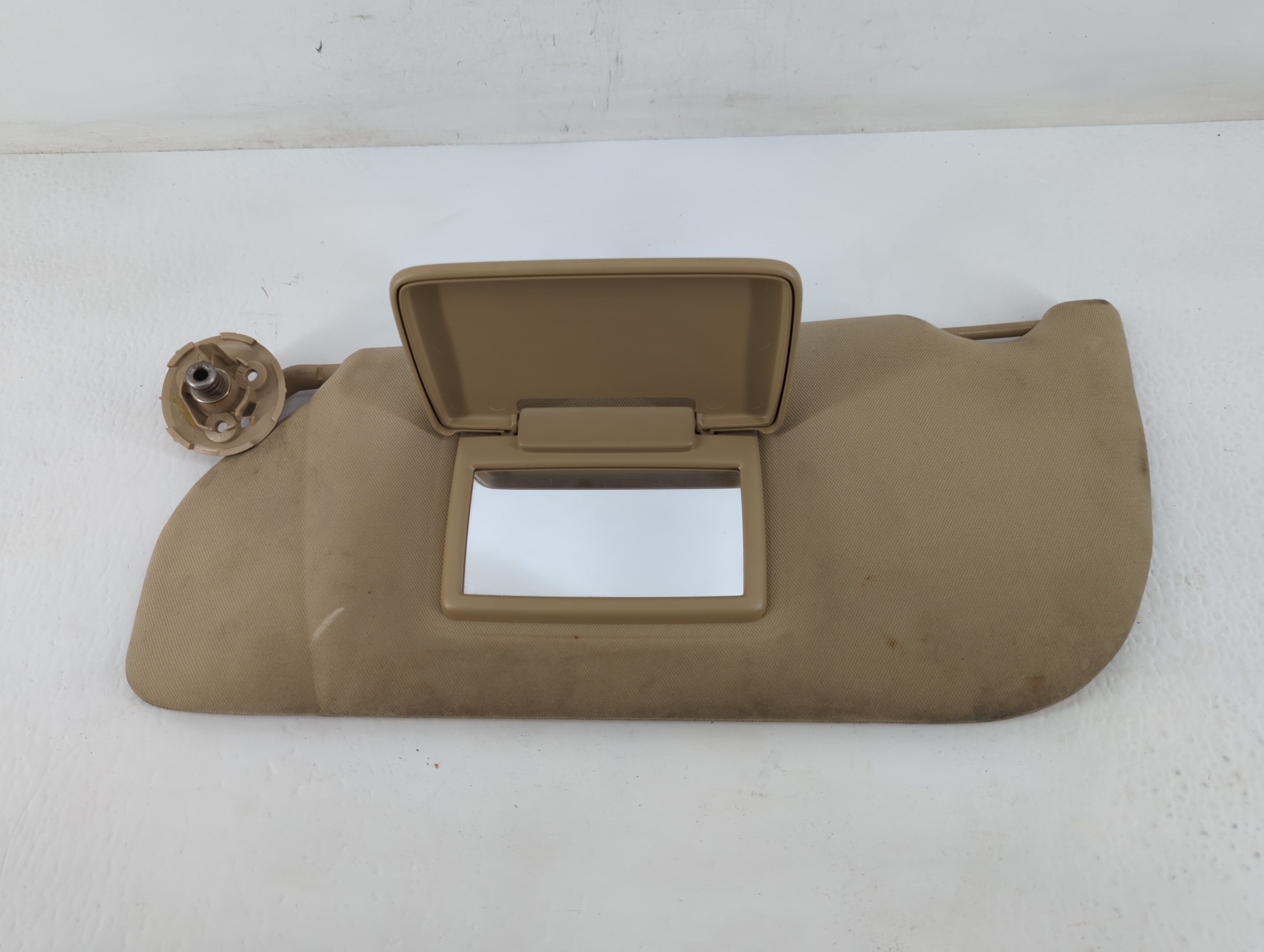 2005-2009 Chevrolet Uplander Driver Sun Visor Mirror Left Sunvisor Beige 695143 - Oemusedautoparts1.com