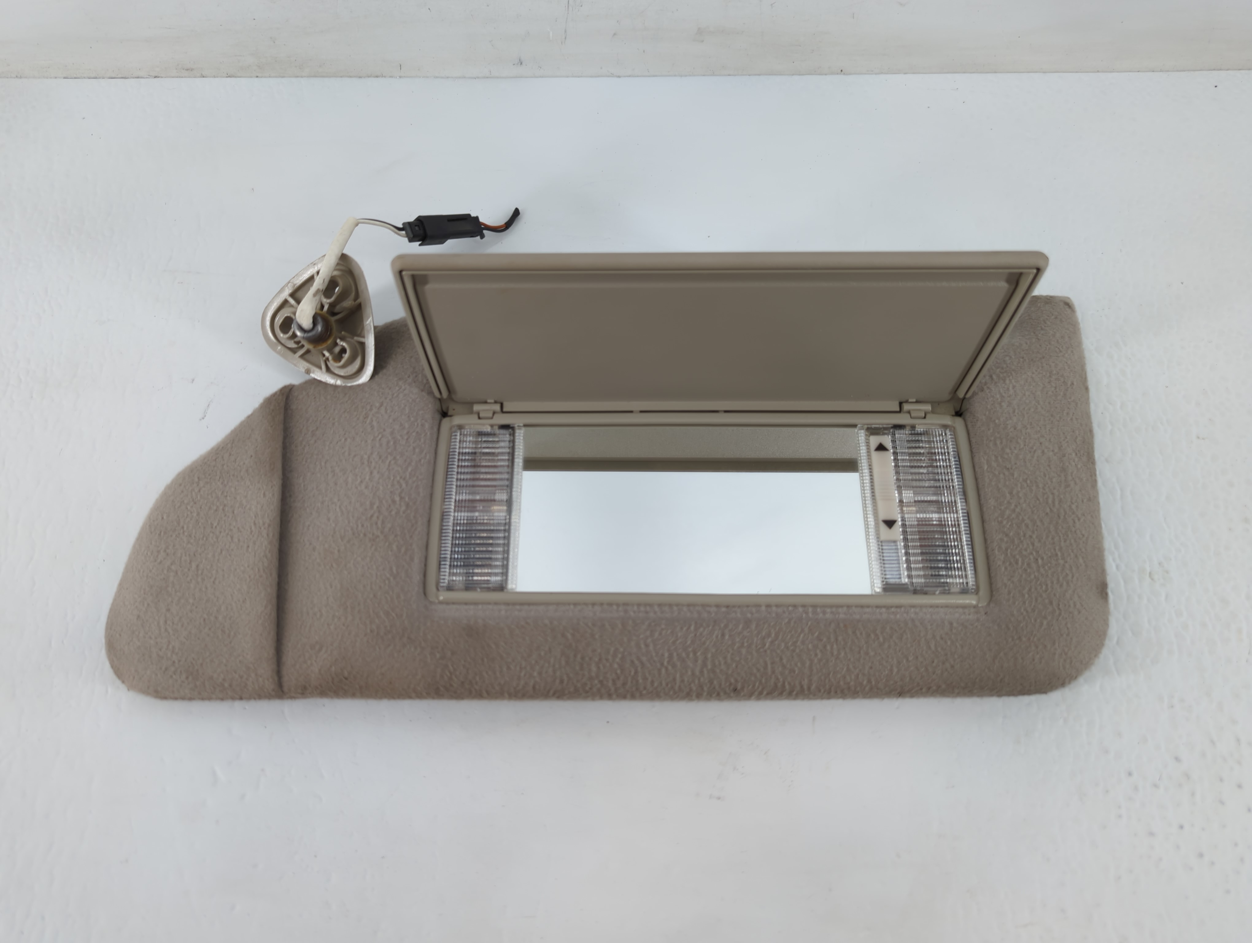 2000-2002 Cadillac Eldorado Driver Sun Visor Mirror Left Sunvisor Grey 695152 - Oemusedautoparts1.com