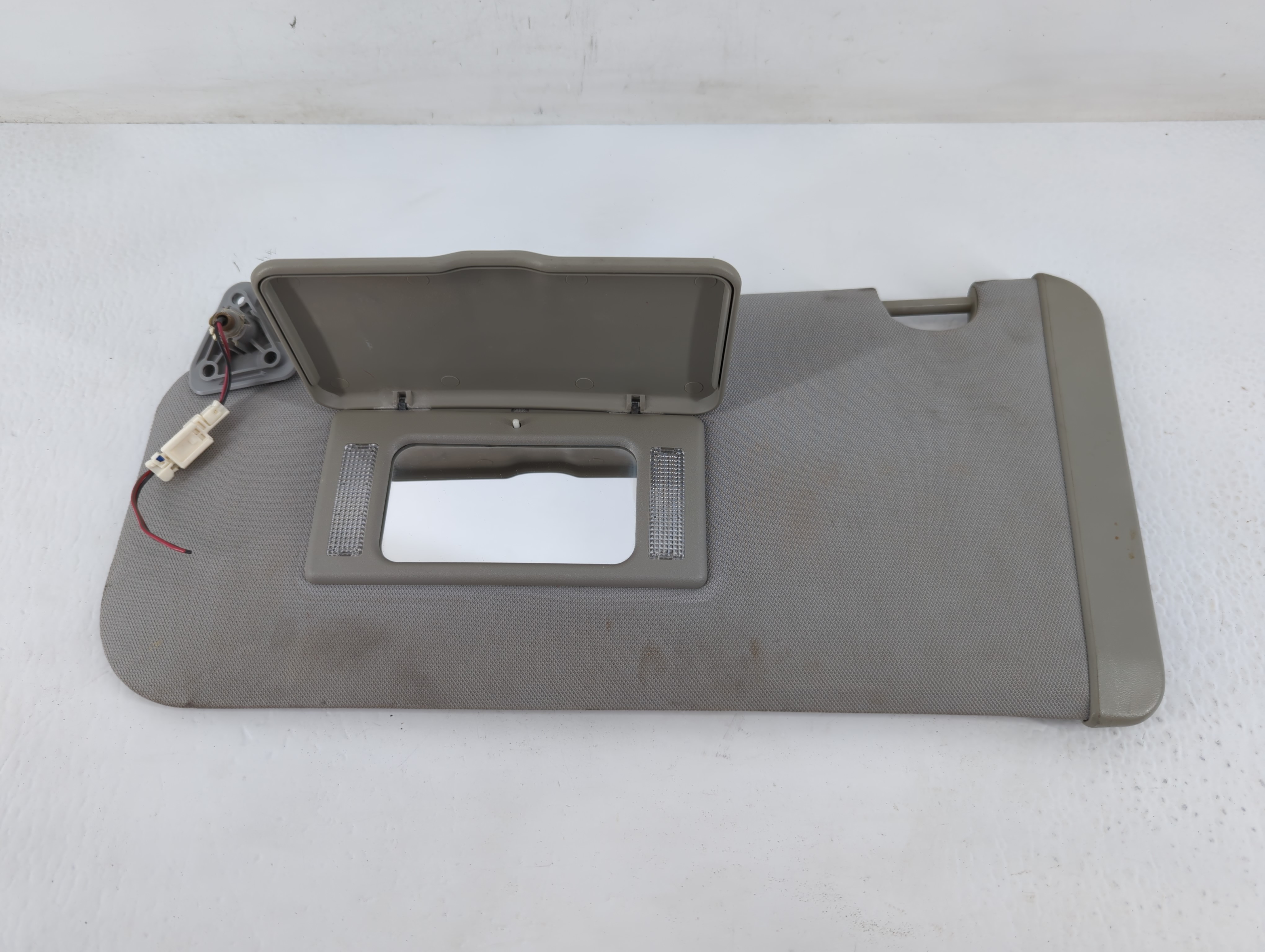 Picture of 2004-2004 Nissan Quest Driver Sun Visor Mirror Left Sunvisor Grey 695170