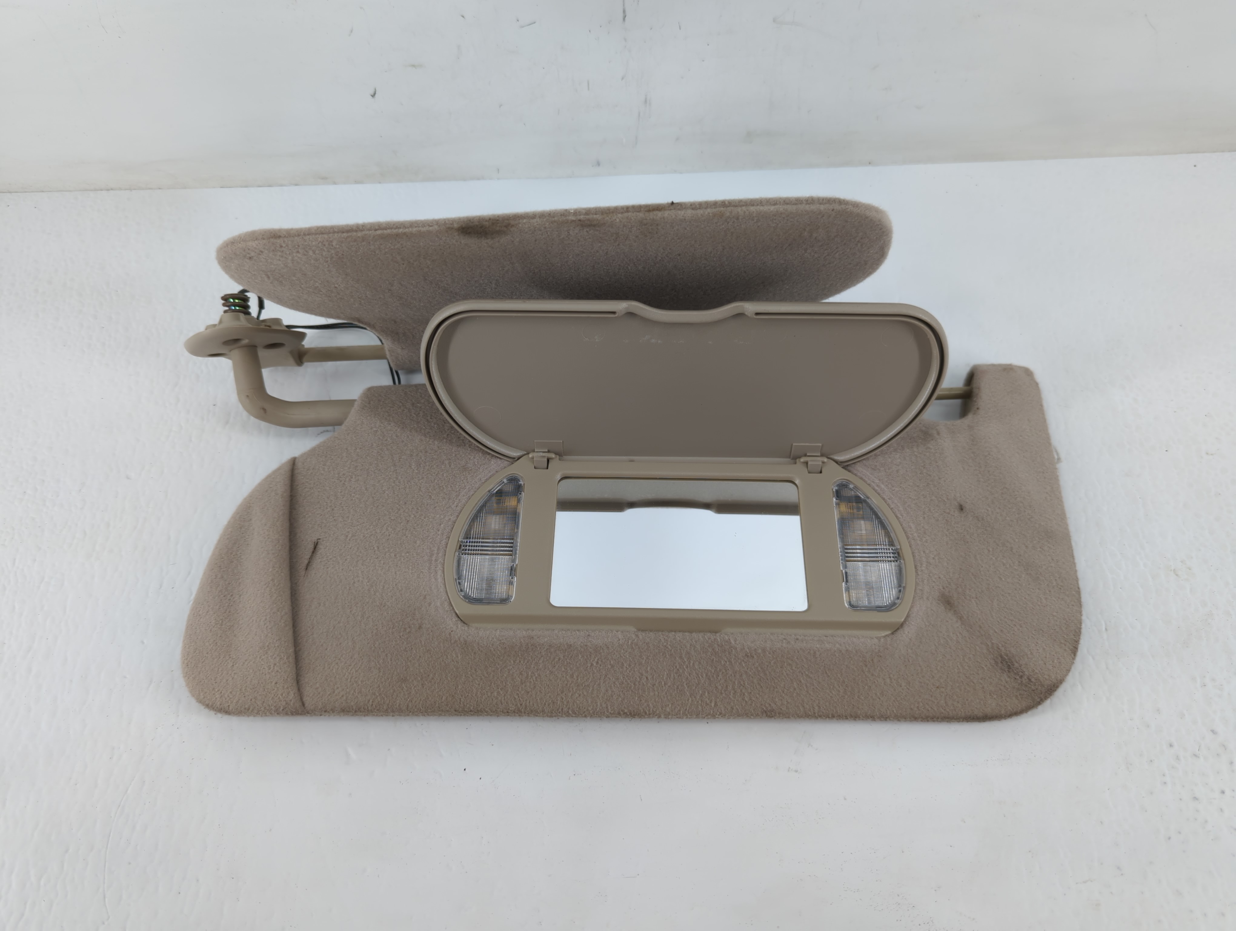 2000-2005 Cadillac Deville Driver Sun Visor Mirror Left Sunvisor Grey 695171 - Oemusedautoparts1.com