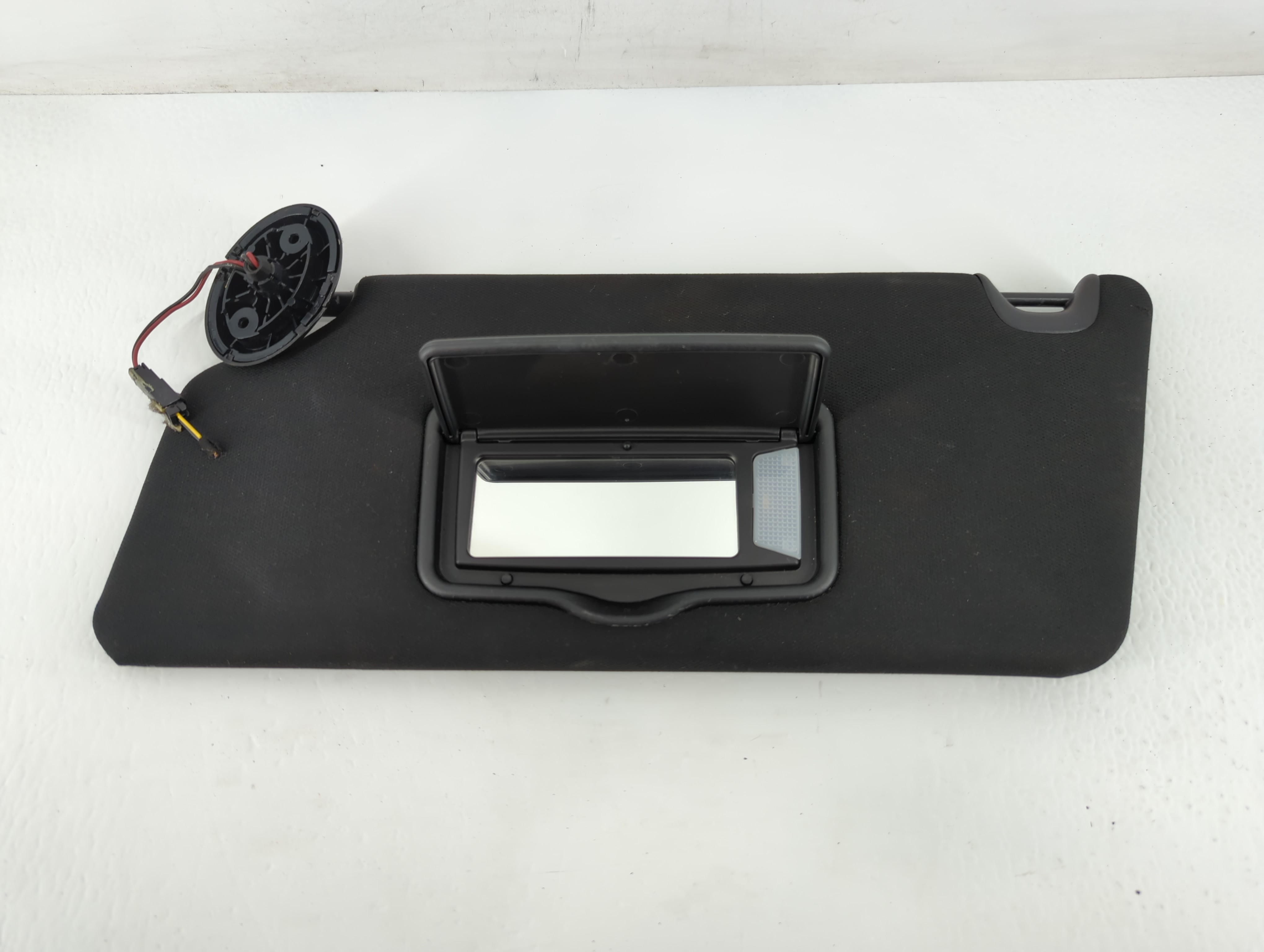 2016 Ford Explorer Driver Sun Visor Mirror Left Sunvisor Black 695702 - Oemusedautoparts1.com