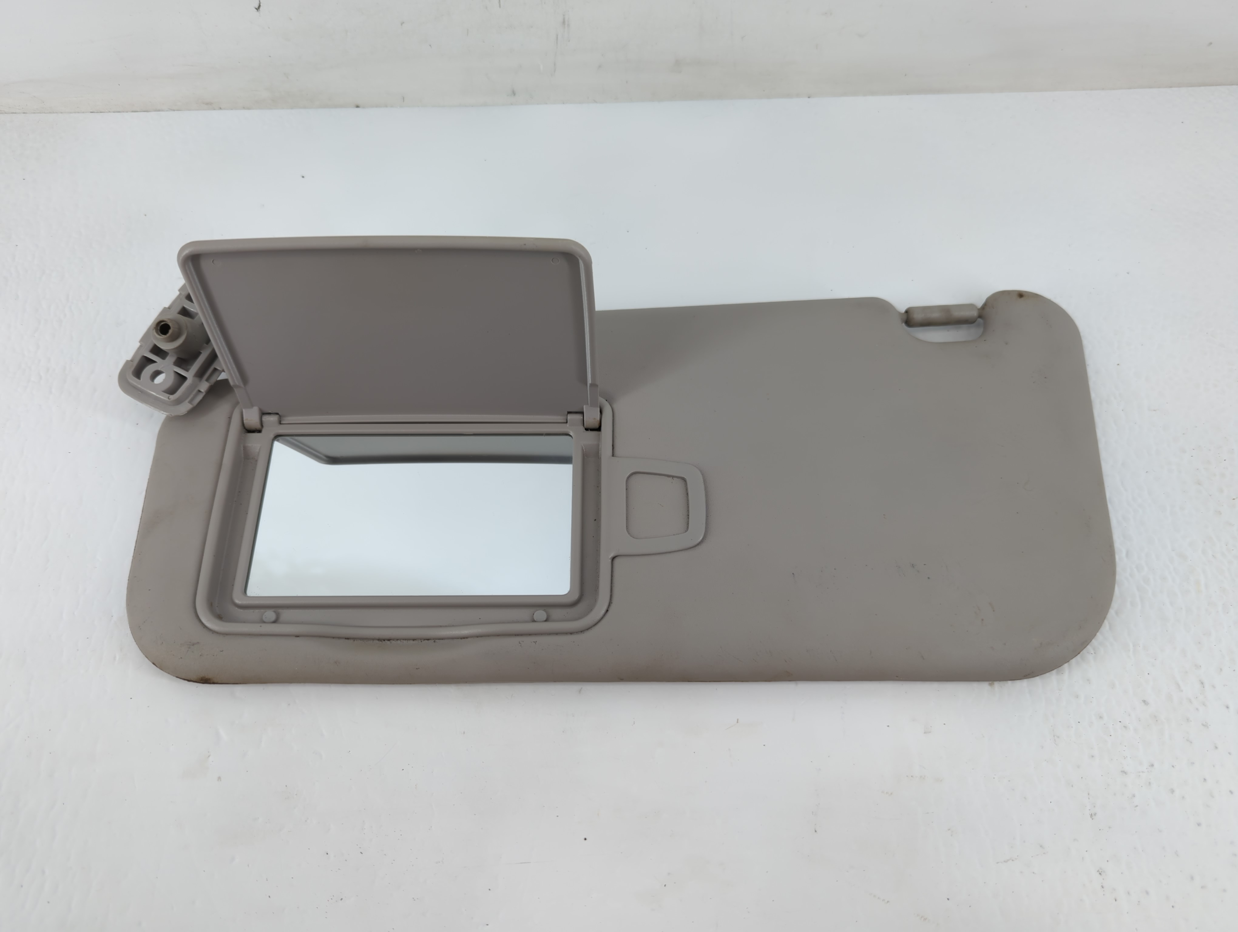 2010-2013 Kia Soul Driver Sun Visor Mirror Left Sunvisor Grey 695710 - Oemusedautoparts1.com