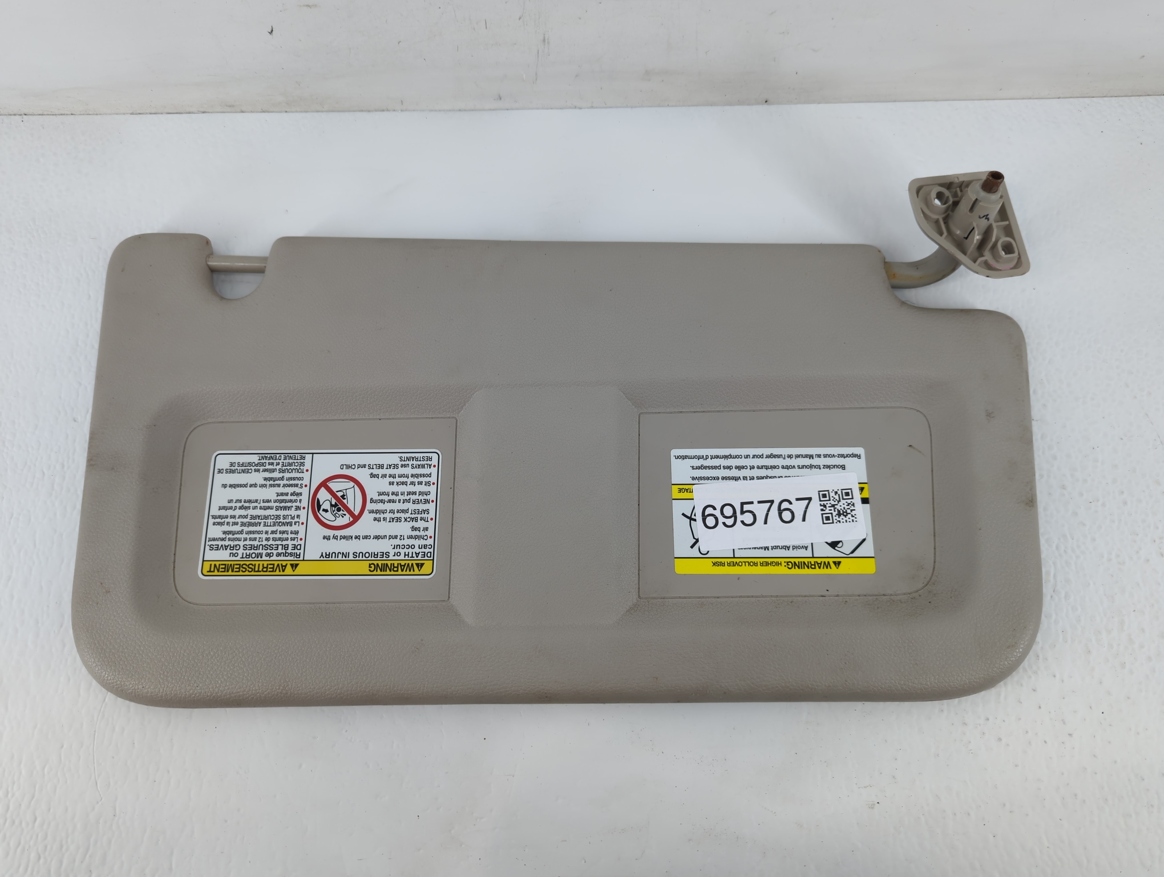 2012-2020 Nissan Nv2500 Passenger Sun Visor Mirror Right Sunvisor 695767 - Oemusedautoparts1.com