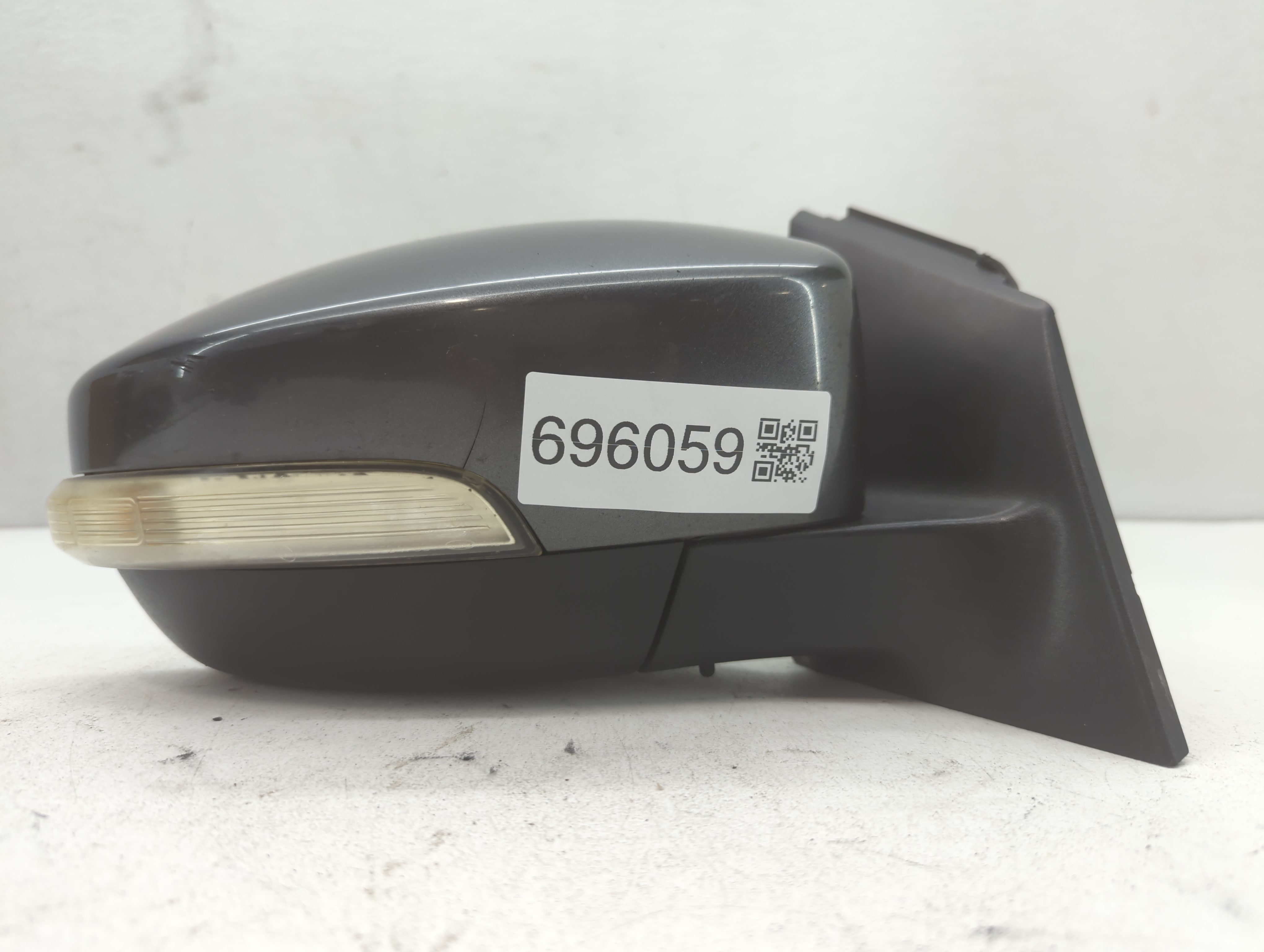 2015-2018 Ford Focus Passenger Right Side View Power Door Mirror Magnetic 696059 - Oemusedautoparts1.com