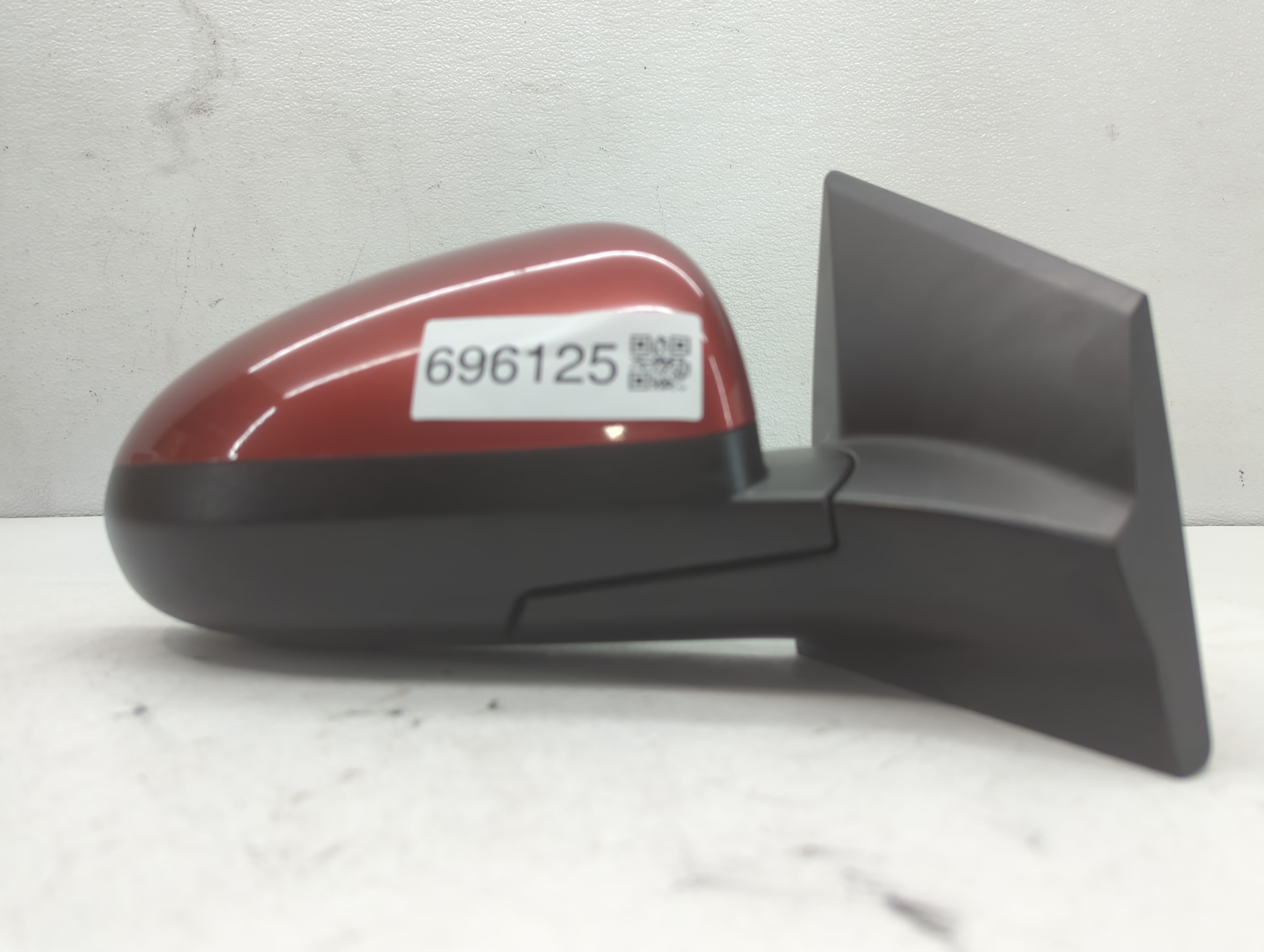 2013-2014 Chevrolet Sonic Passenger Right Side View Power Door Mirror Red 696125 - Oemusedautoparts1.com