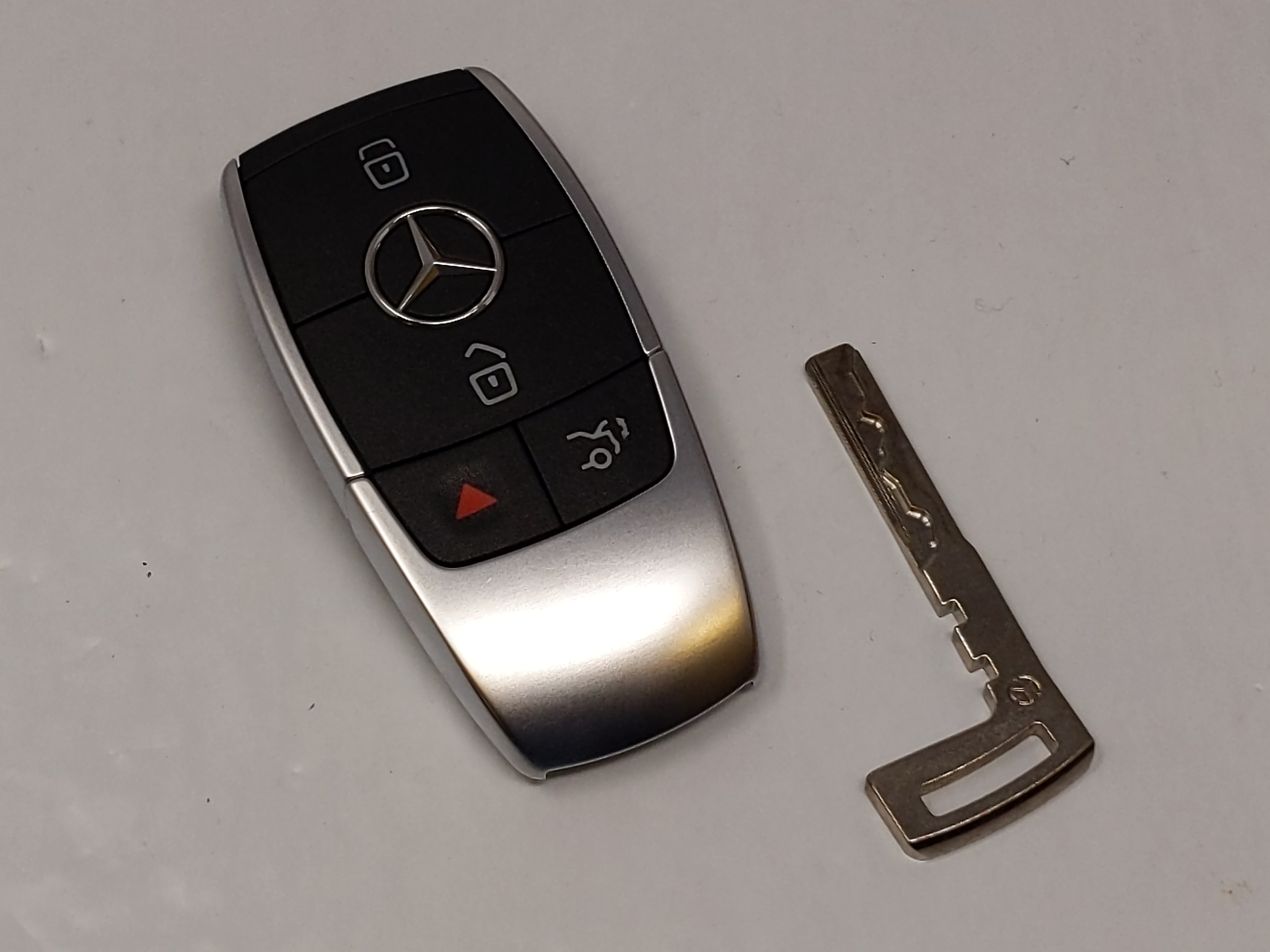 Mercedes-Benz Keyless Entry Remote Fob NBGDM3 4 buttons 69772 - Oemusedautoparts1.com