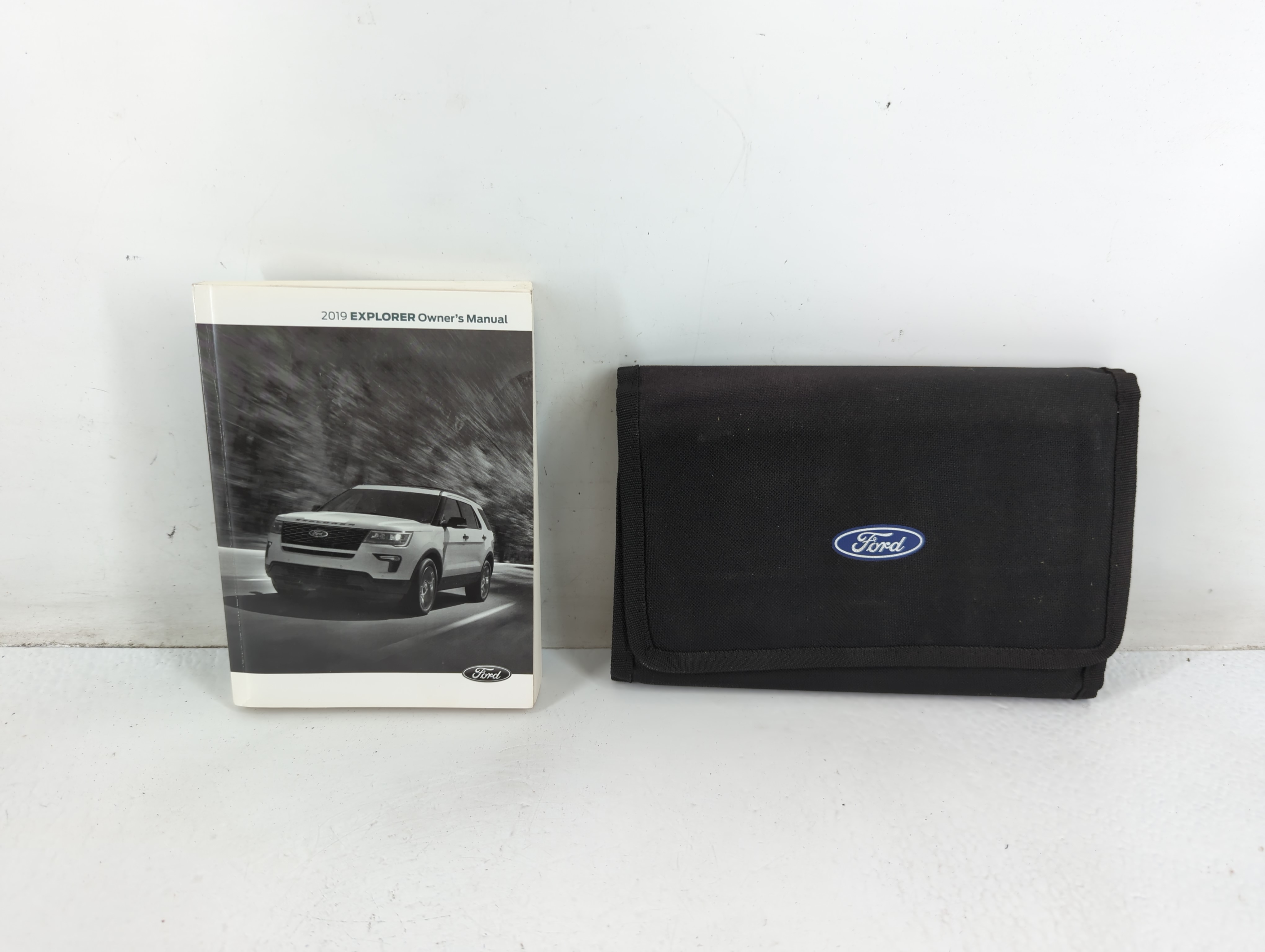Picture of 2019 Ford Explorer Owners Manual Book Guide 698711