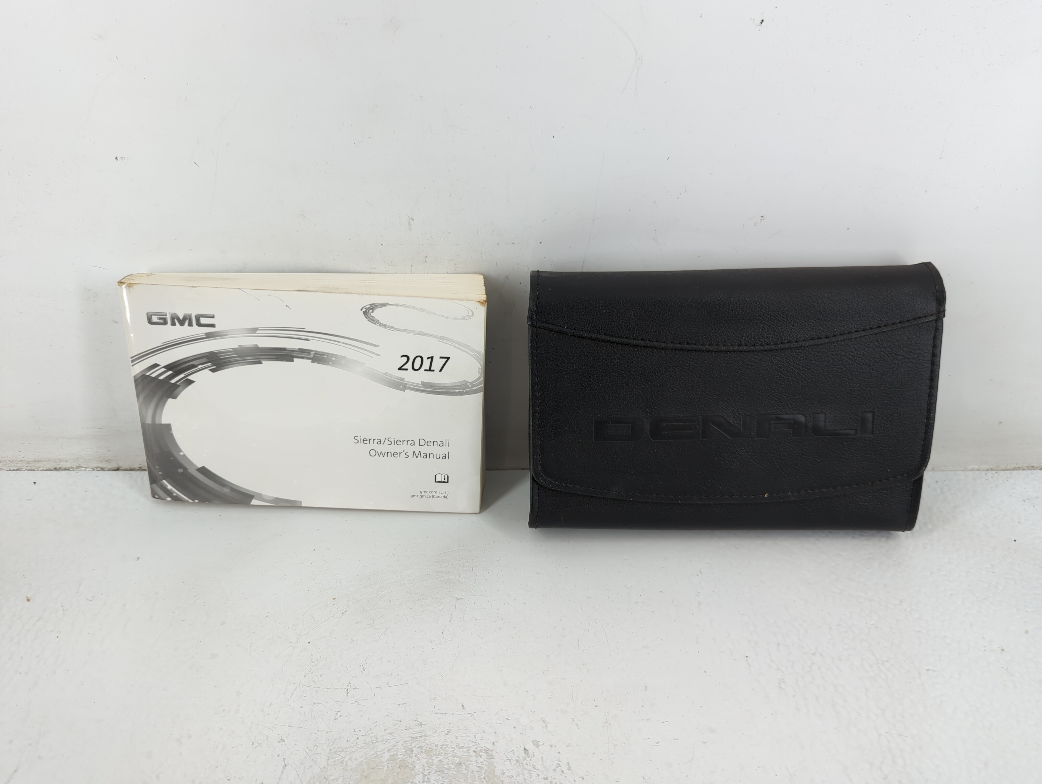 2017 Gmc Sierra Owners Manual Book Guide 699439 - Oemusedautoparts1.com