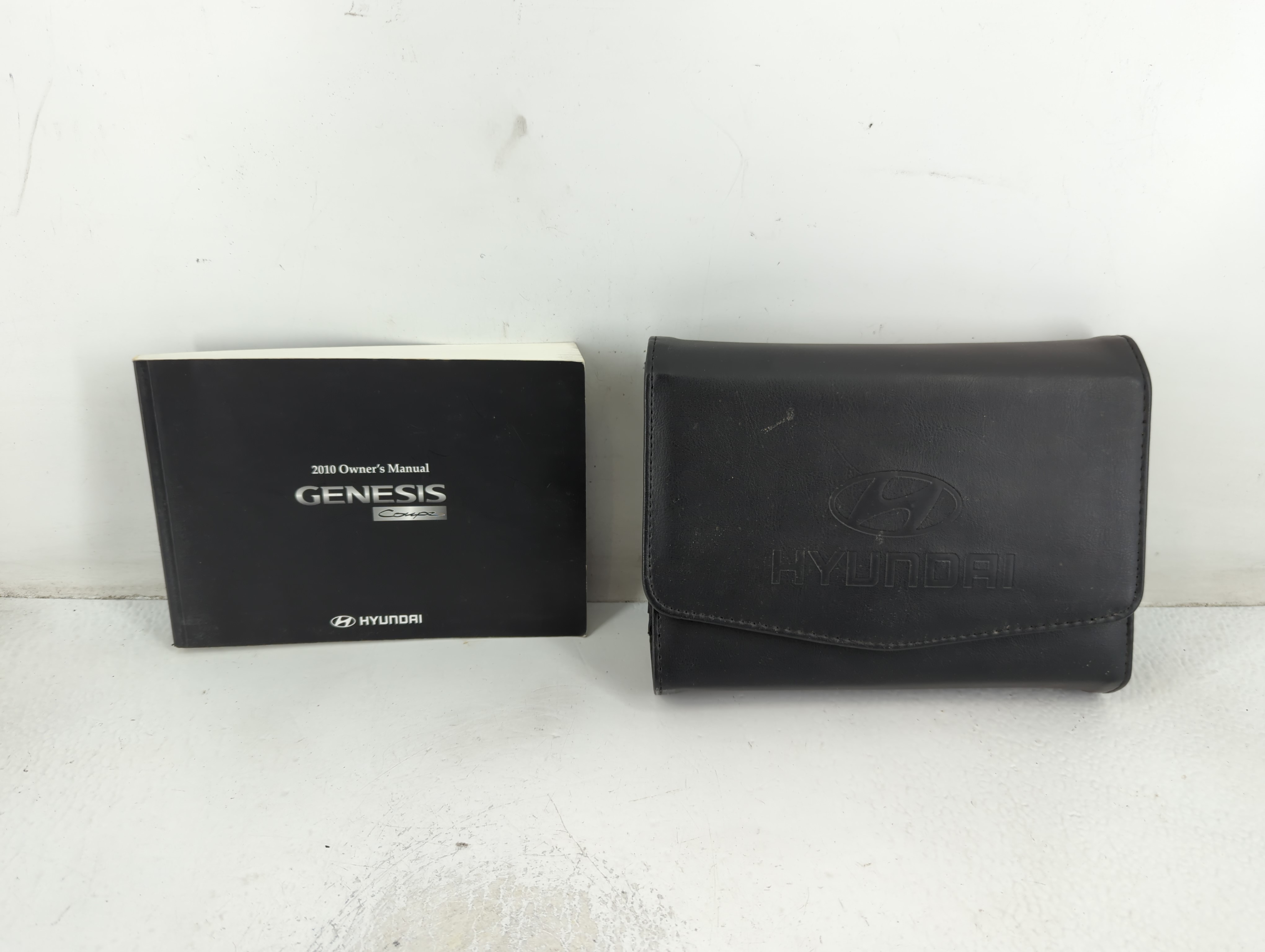 2010 Hyundai Genesis Owners Manual Book Guide 700427 - Oemusedautoparts1.com