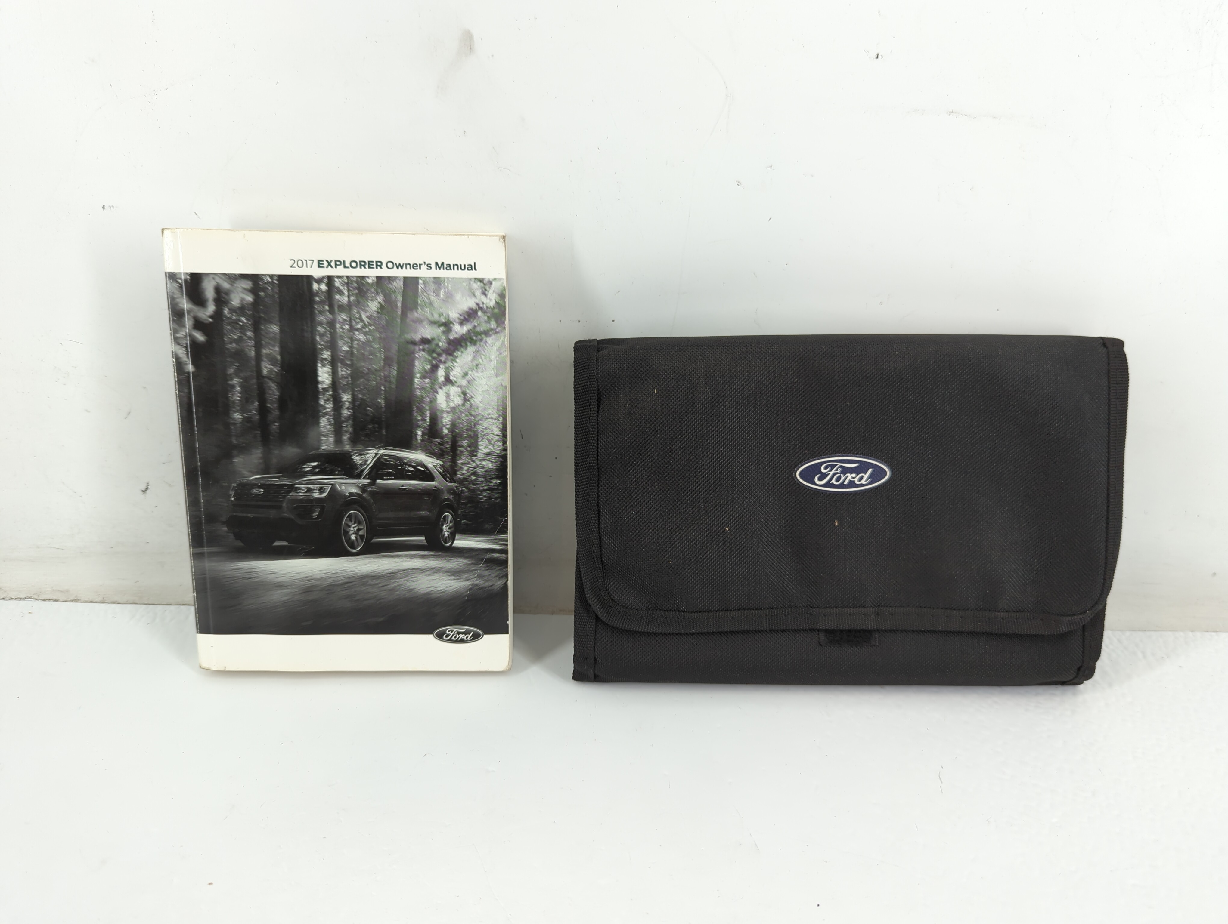 Picture of 2017 Ford Explorer Owners Manual Book Guide 701733