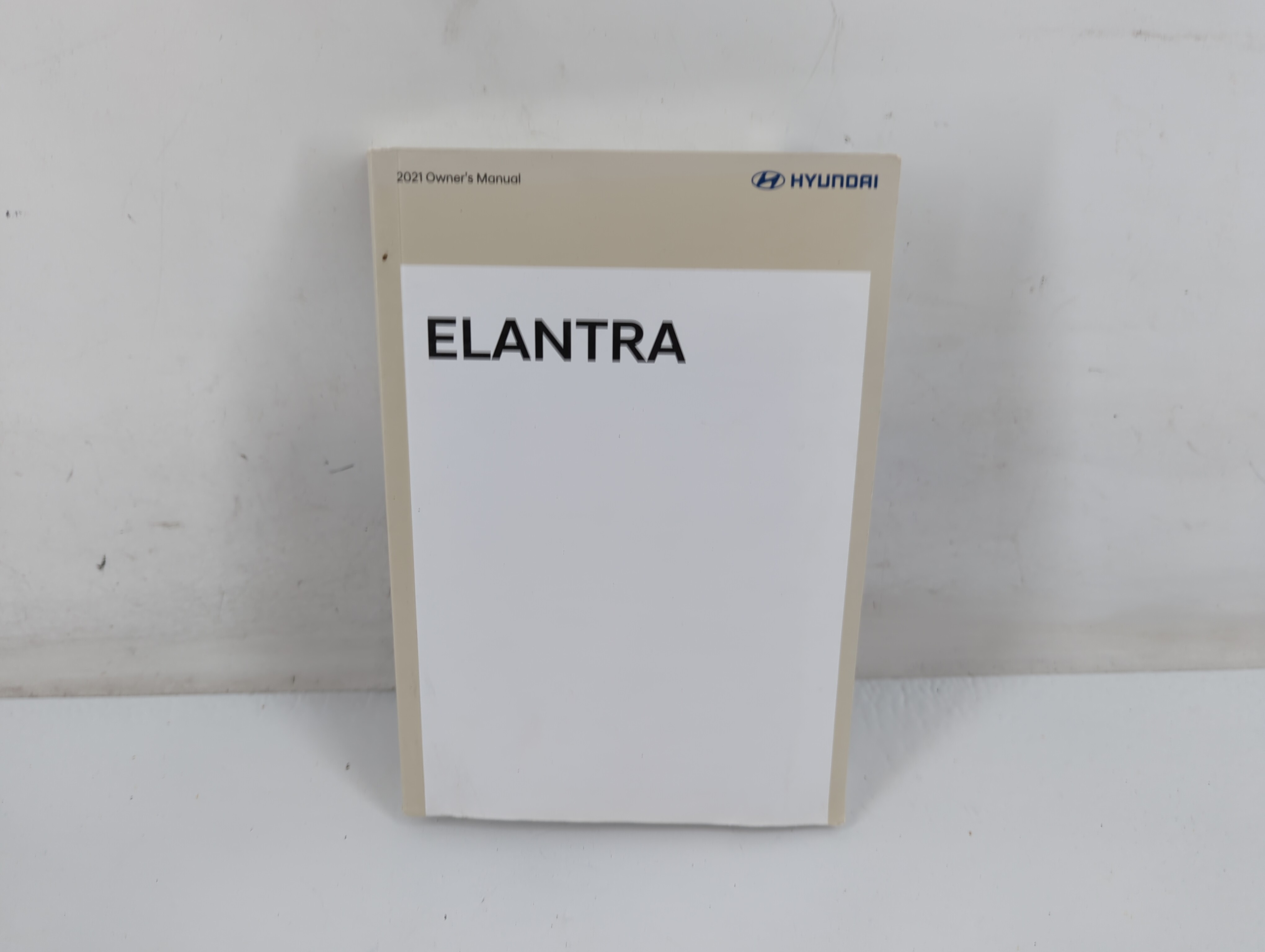 Picture of 2021 Hyundai Elantra Owners Manual Book Guide 701860