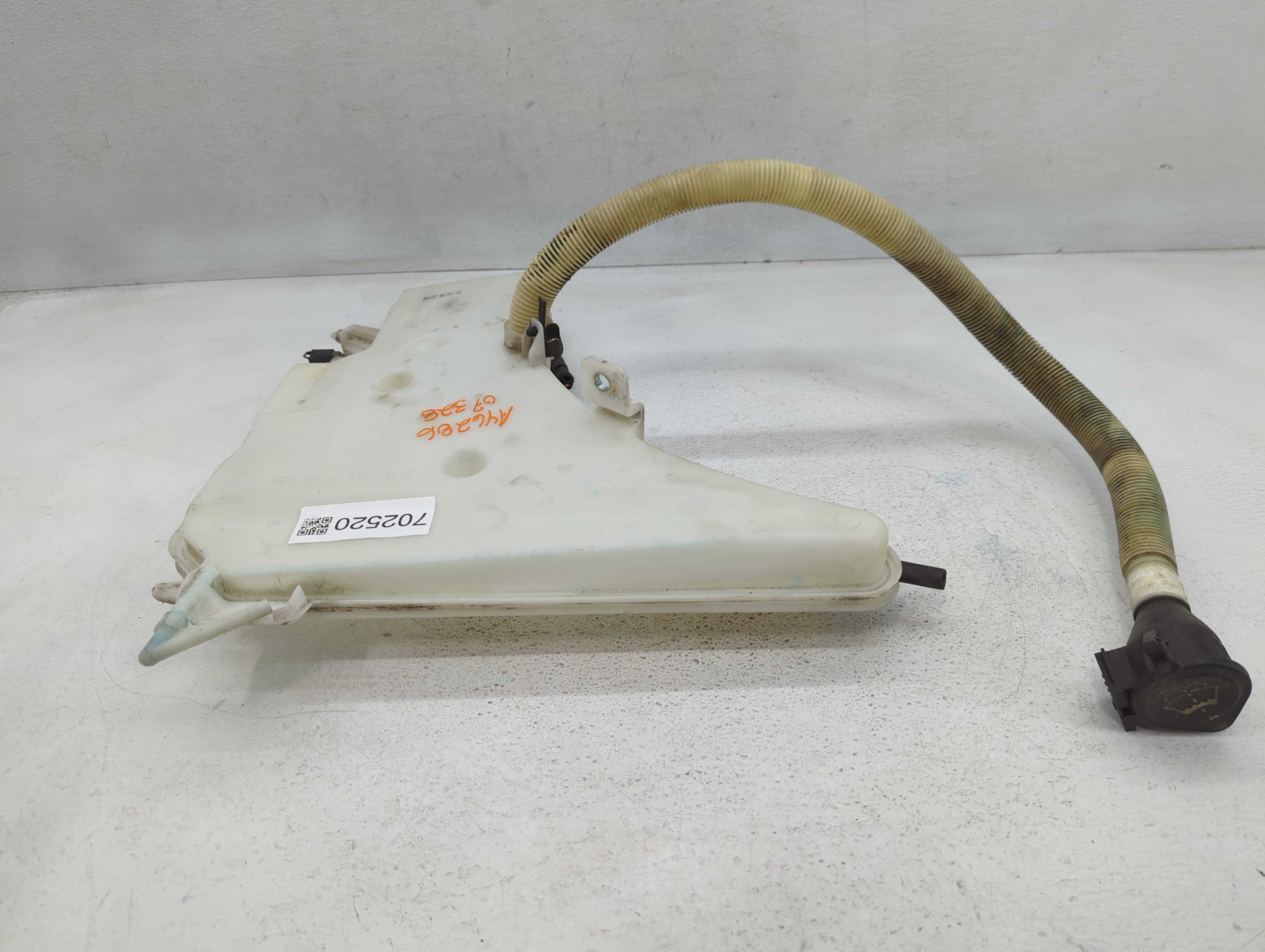 Picture of 2007-2013 Bmw 328i Windshield Washer Fluid Reservoir Bottle Oem 702520