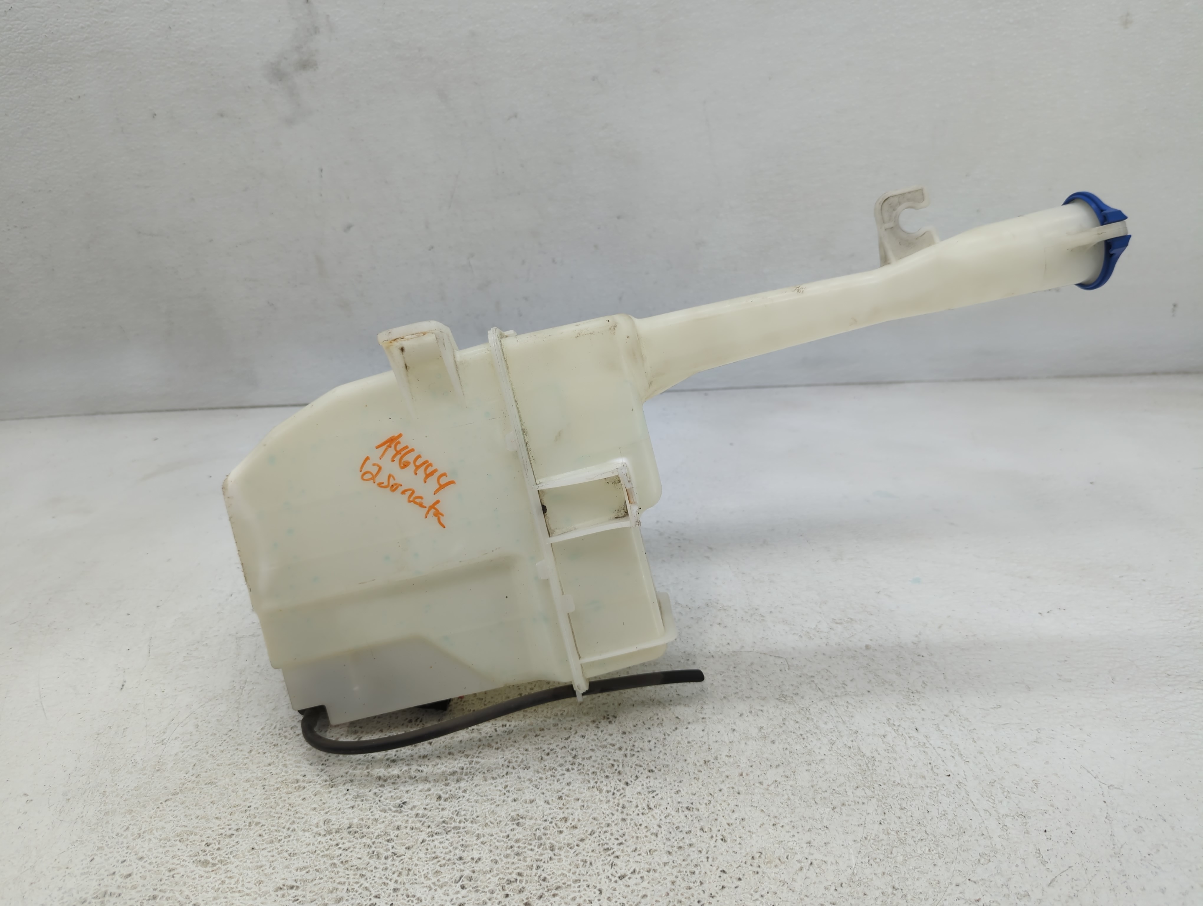 Picture of 2011-2013 Hyundai Elantra Windshield Washer Fluid Reservoir Bottle Oem 702525