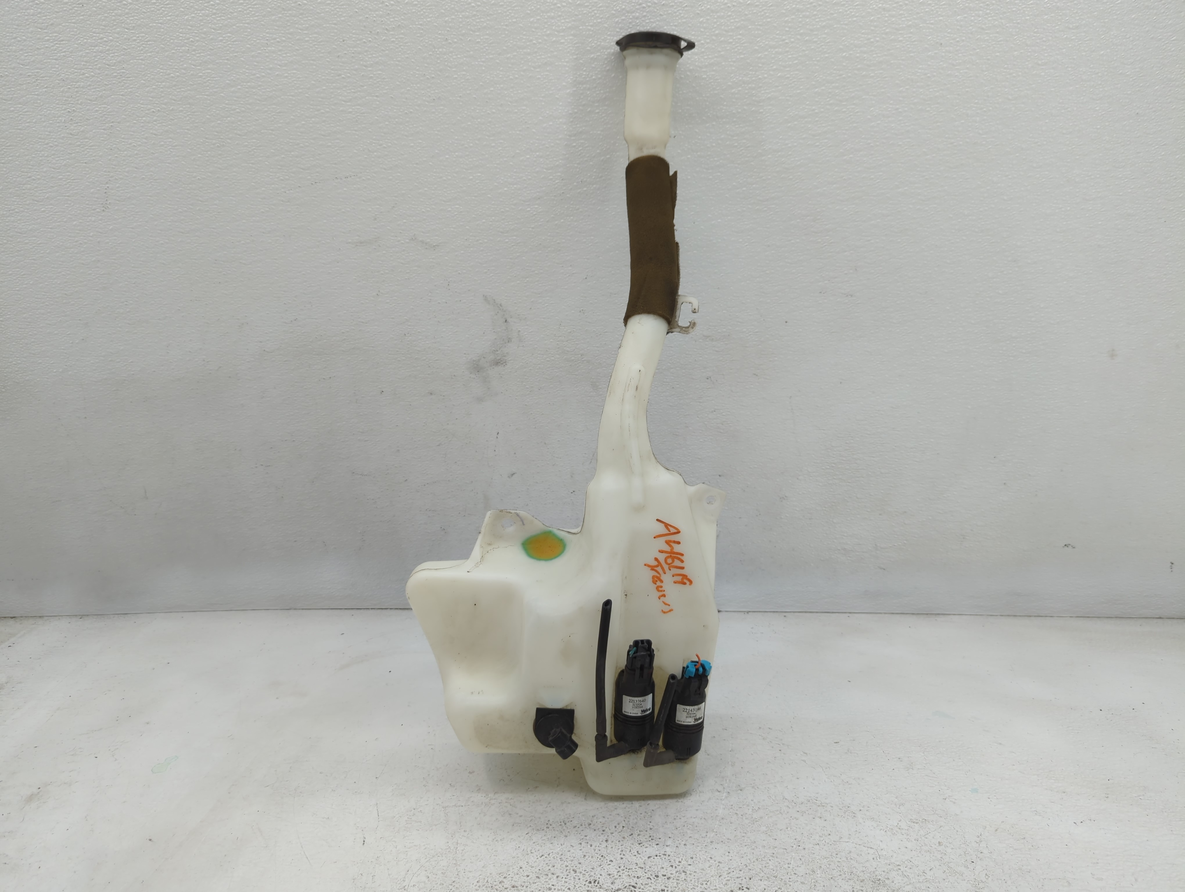 Chevrolet Traverse Windshield Washer Fluid Reservoir Bottle Oem 702535 - Oemusedautoparts1.com