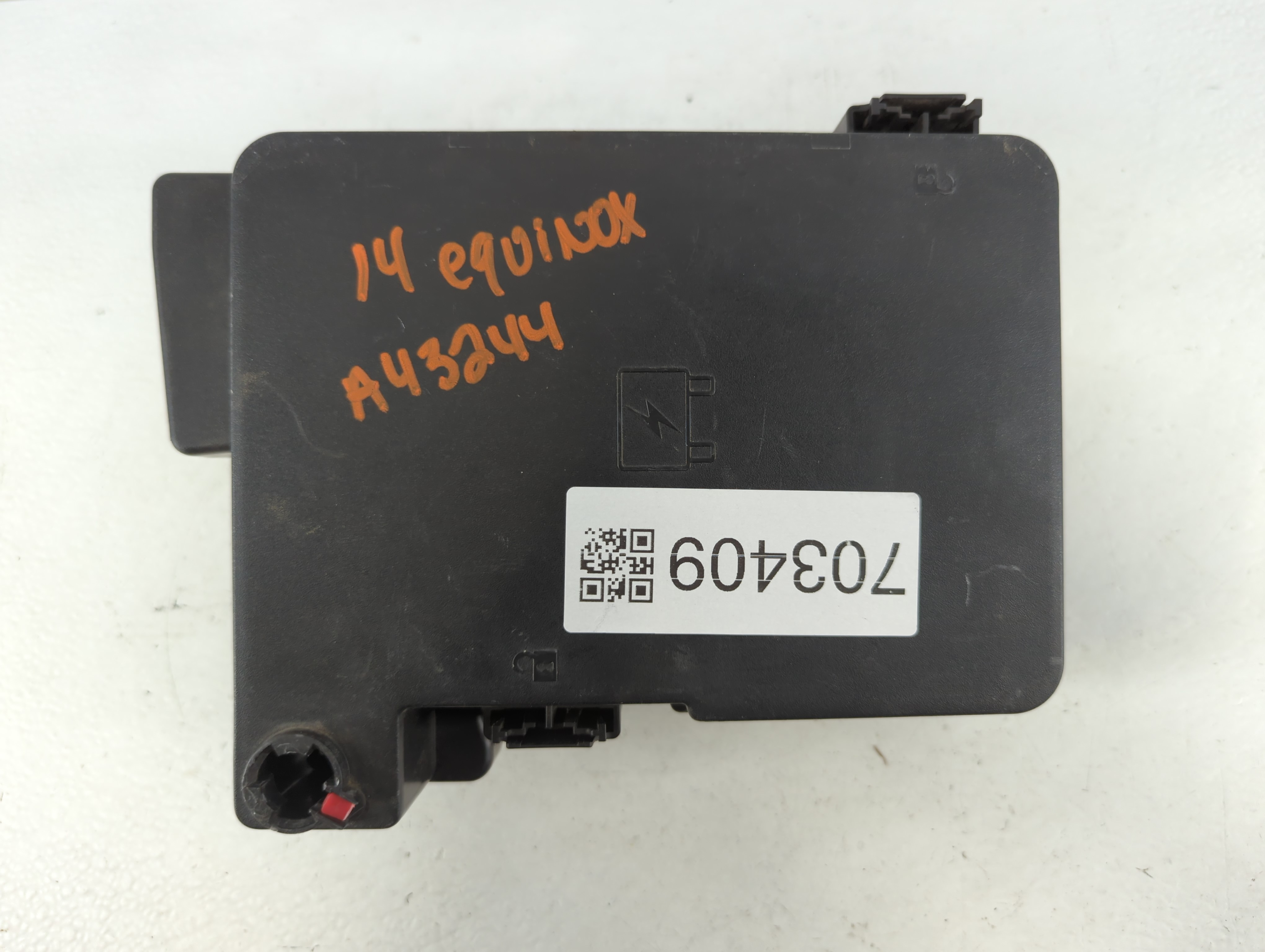 Picture of 2013-2015 Chevrolet Equinox Fusebox Fuse Box Relay Module 22929762 01 703409