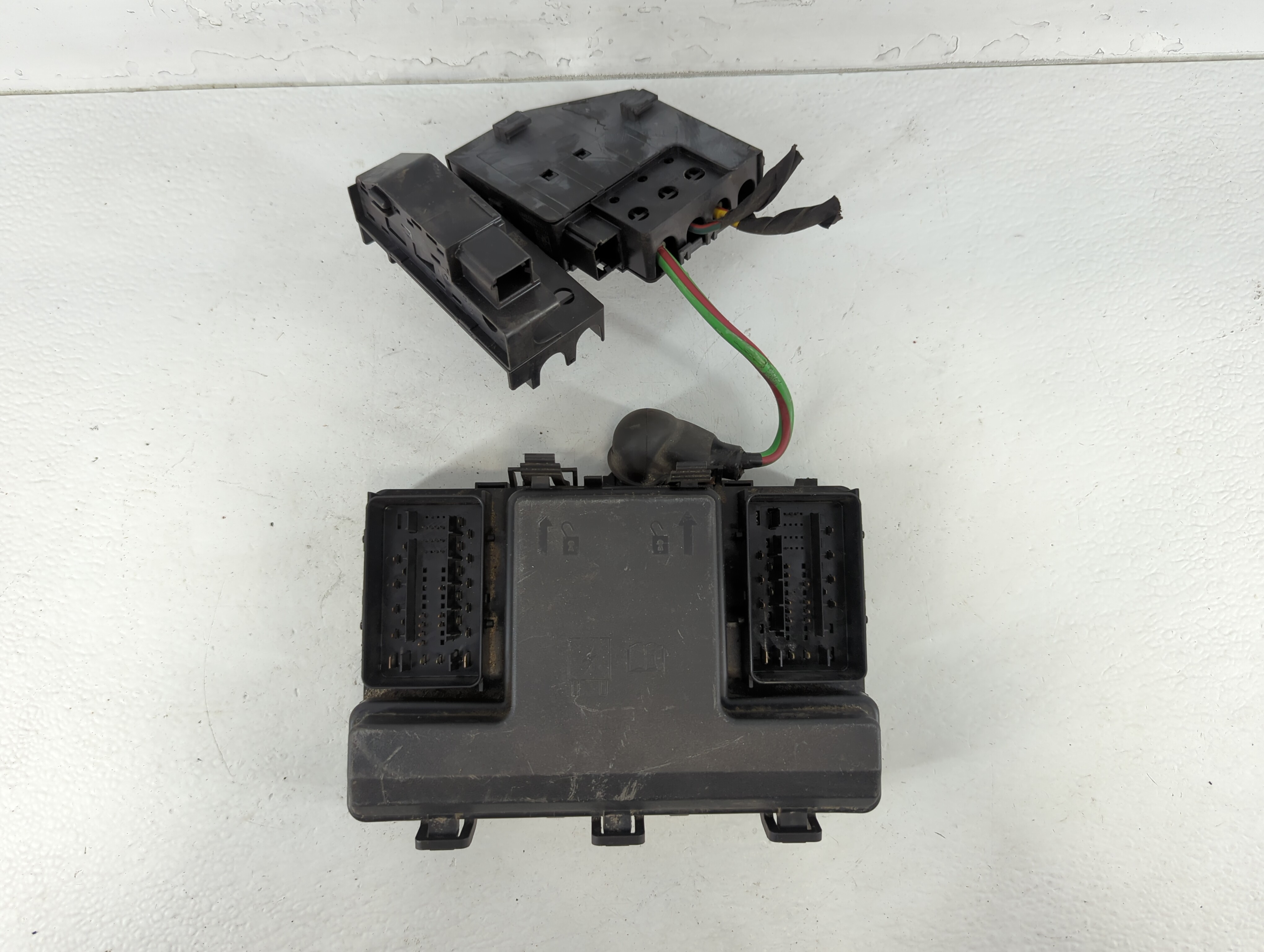 Picture of 2015-2016 Ford Fusion Fusebox Fuse Box Relay Module Fg9t14a067bb_01 703479
