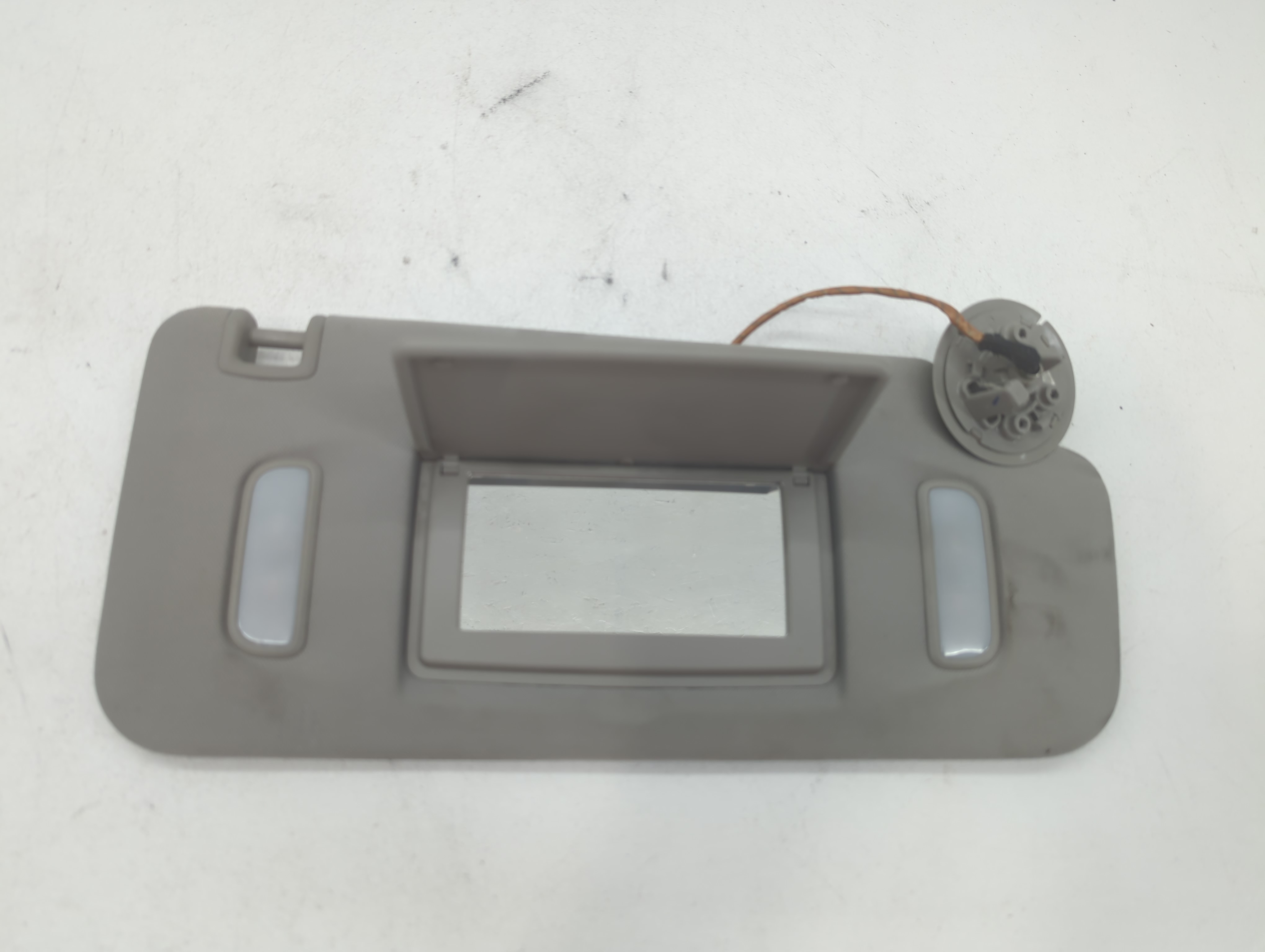 Chevrolet Traverse Passenger Sun Visor Mirror Right Sunvisor Light Gray 703761 - Oemusedautoparts1.com