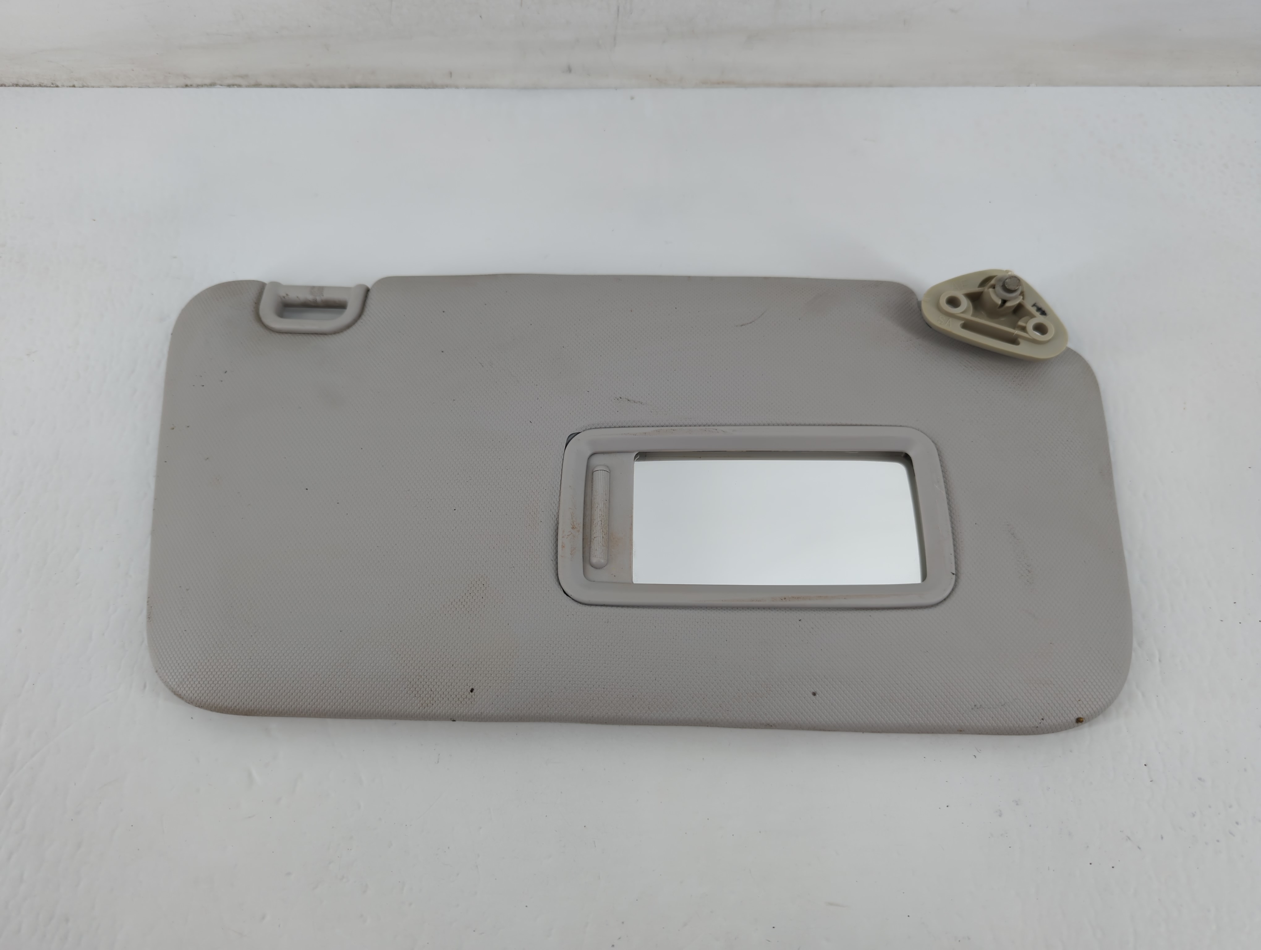 2009 Subaru Forester Passenger Sun Visor Mirror Right Sunvisor Grey 703905 - Oemusedautoparts1.com