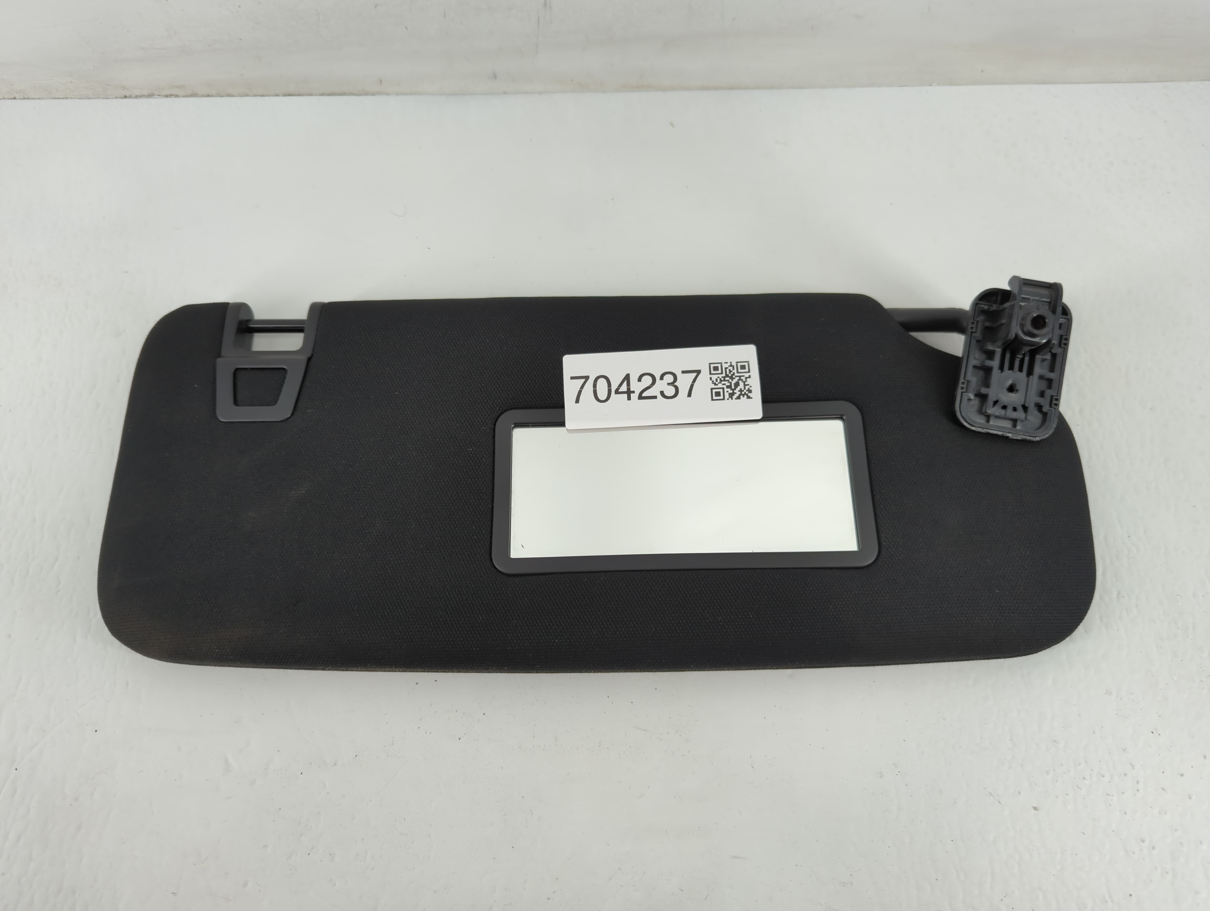 2022 Ford Explorer Driver Sun Visor Mirror Left Sunvisor Black 704237 - Oemusedautoparts1.com