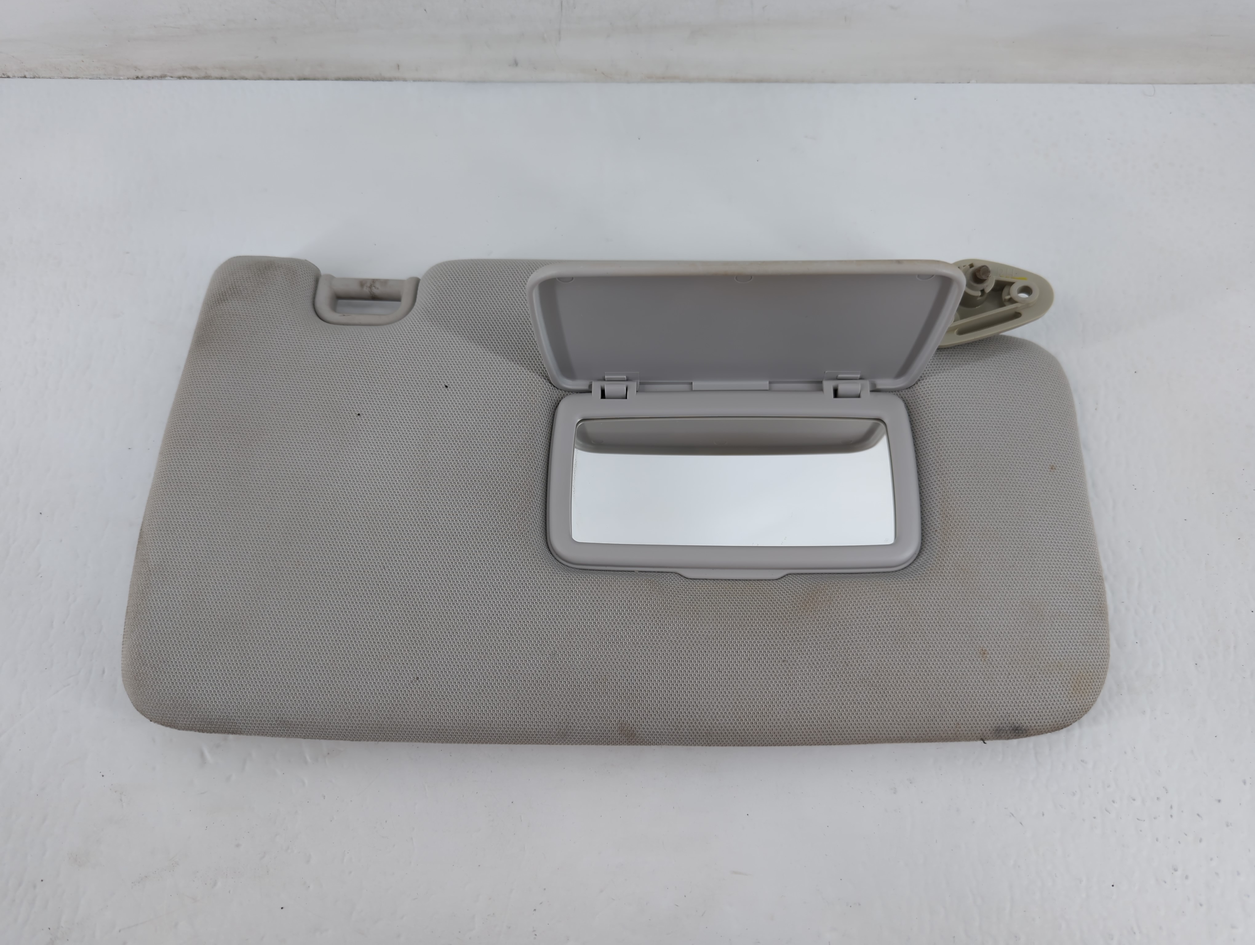 2015 Subaru Forester Driver Sun Visor Mirror Left Sunvisor Light Grey 704270 - Oemusedautoparts1.com