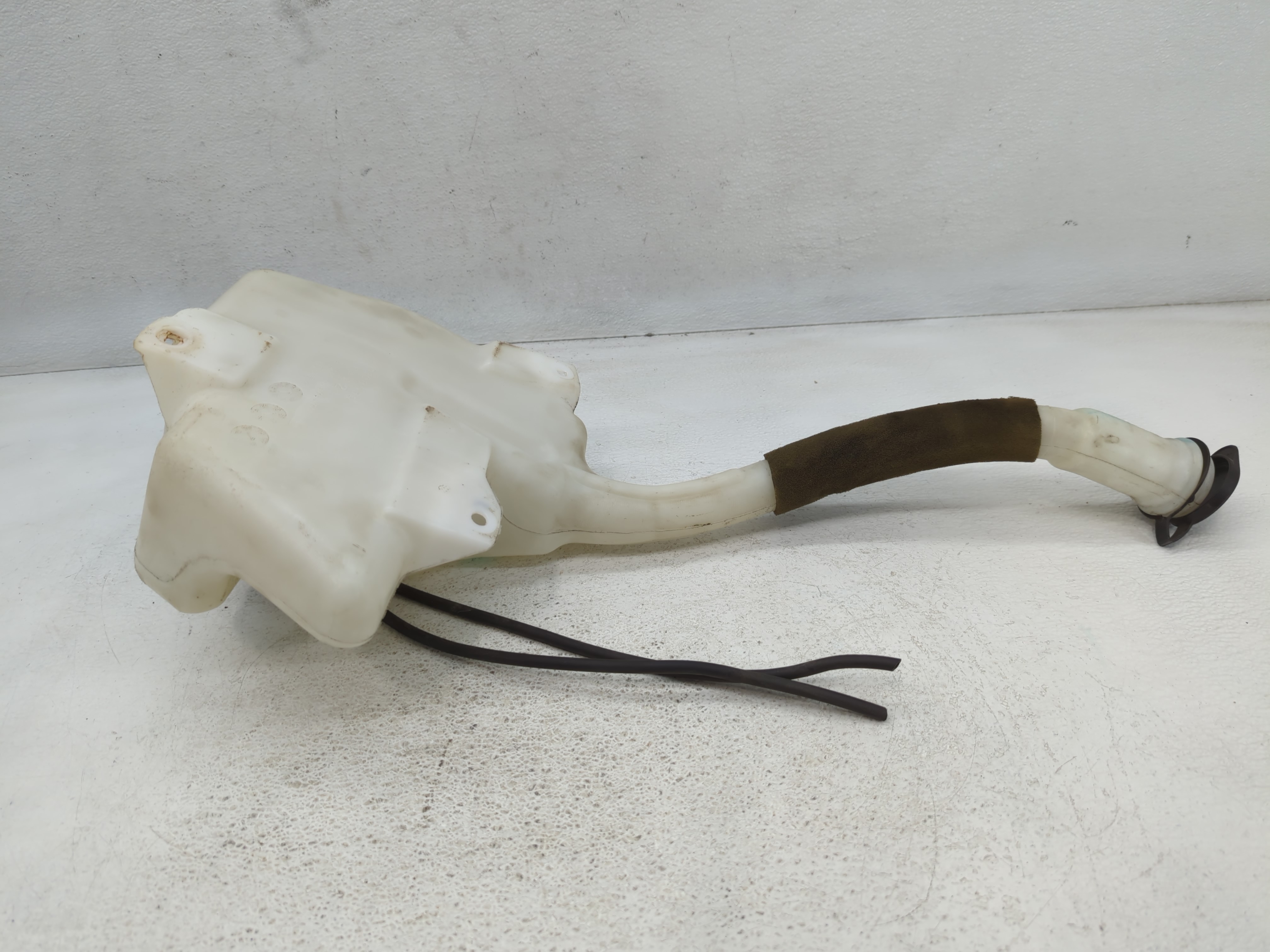 Chevrolet Traverse Windshield Washer Fluid Reservoir Bottle Oem 704381 - Oemusedautoparts1.com