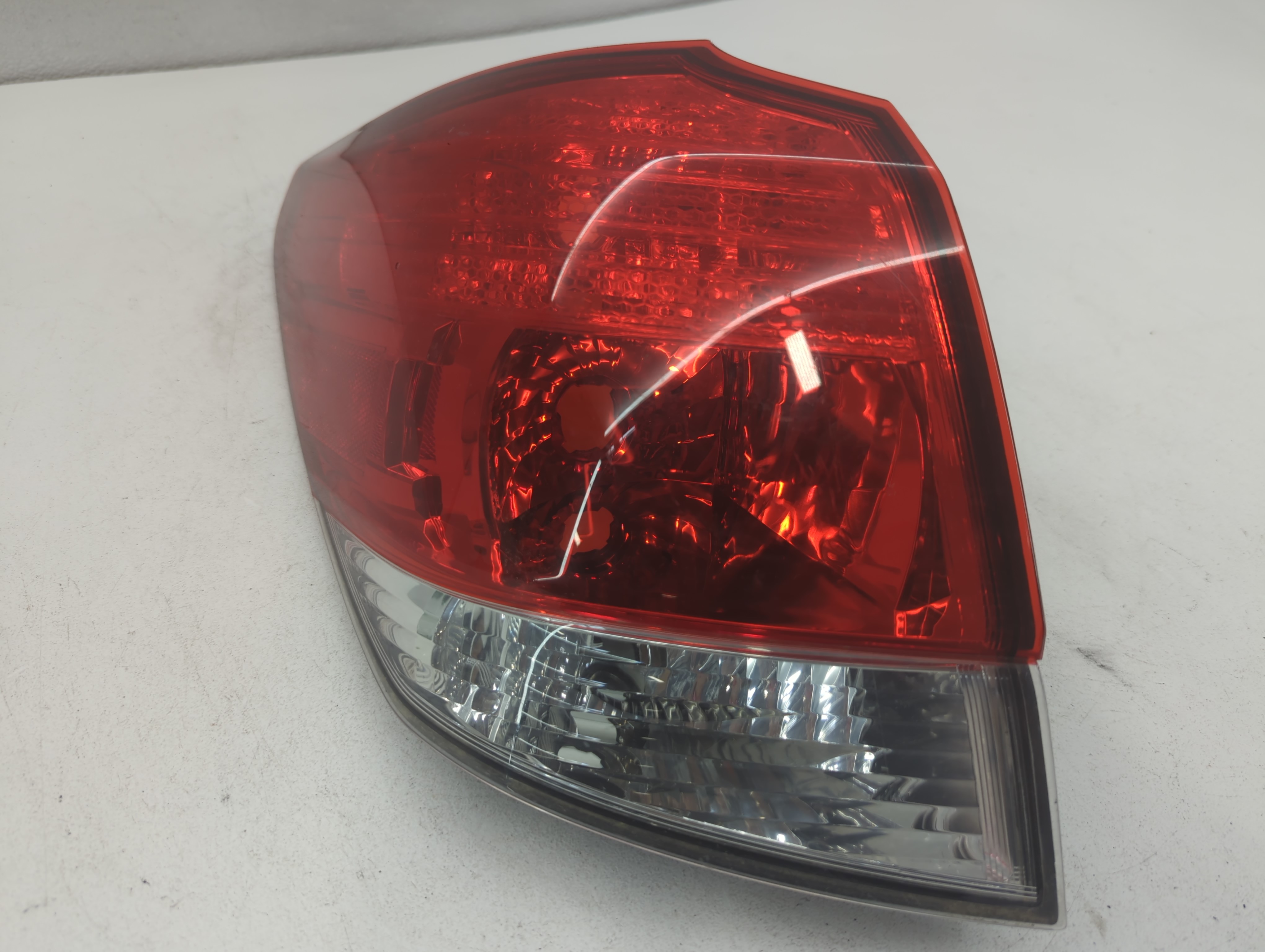 2010 Subaru Outback Driver Left Side Tail Light Taillight Oem 704576 - Oemusedautoparts1.com