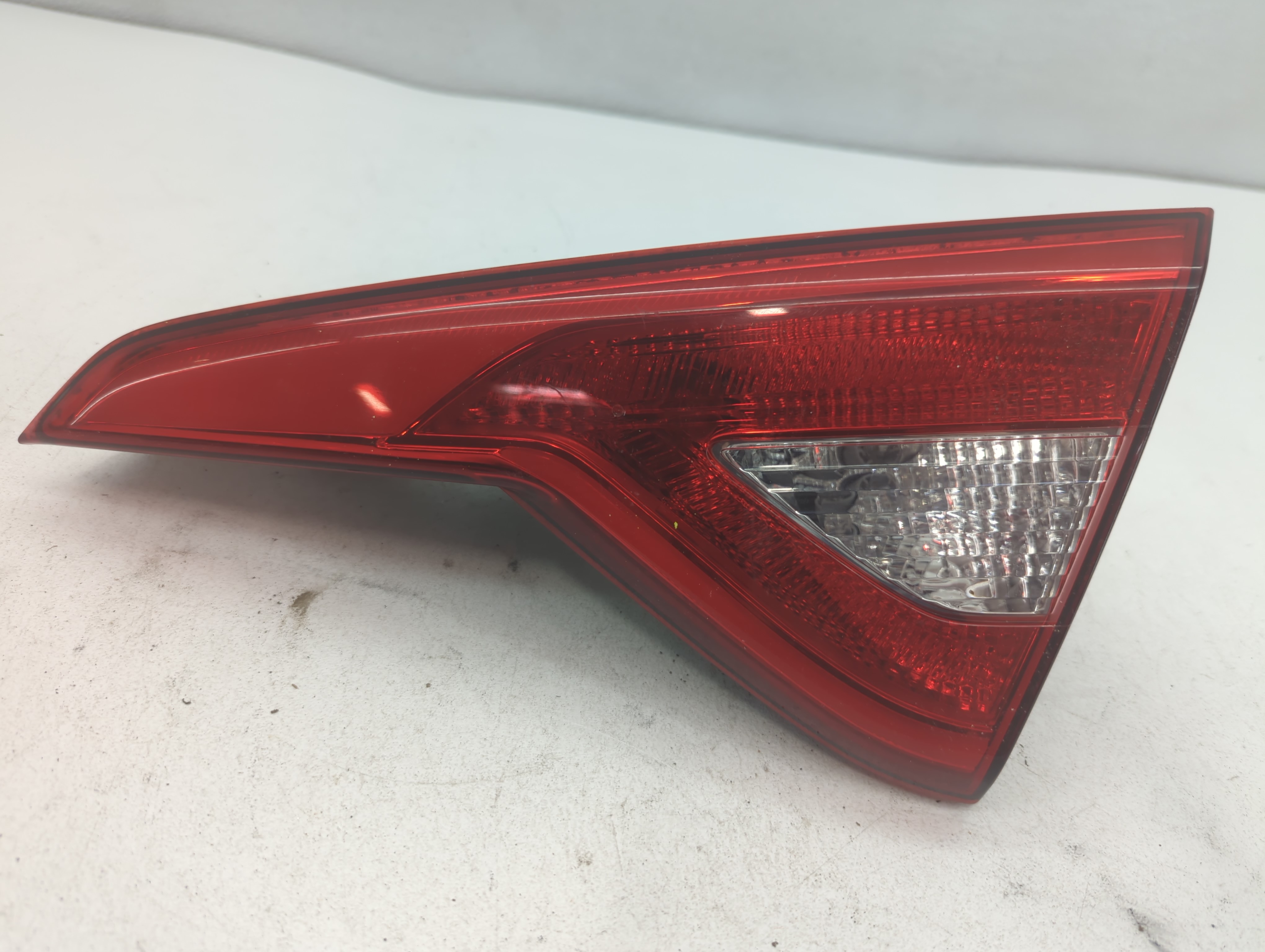 Picture of Passenger Right Side Tail Light Taillight Oem 704786