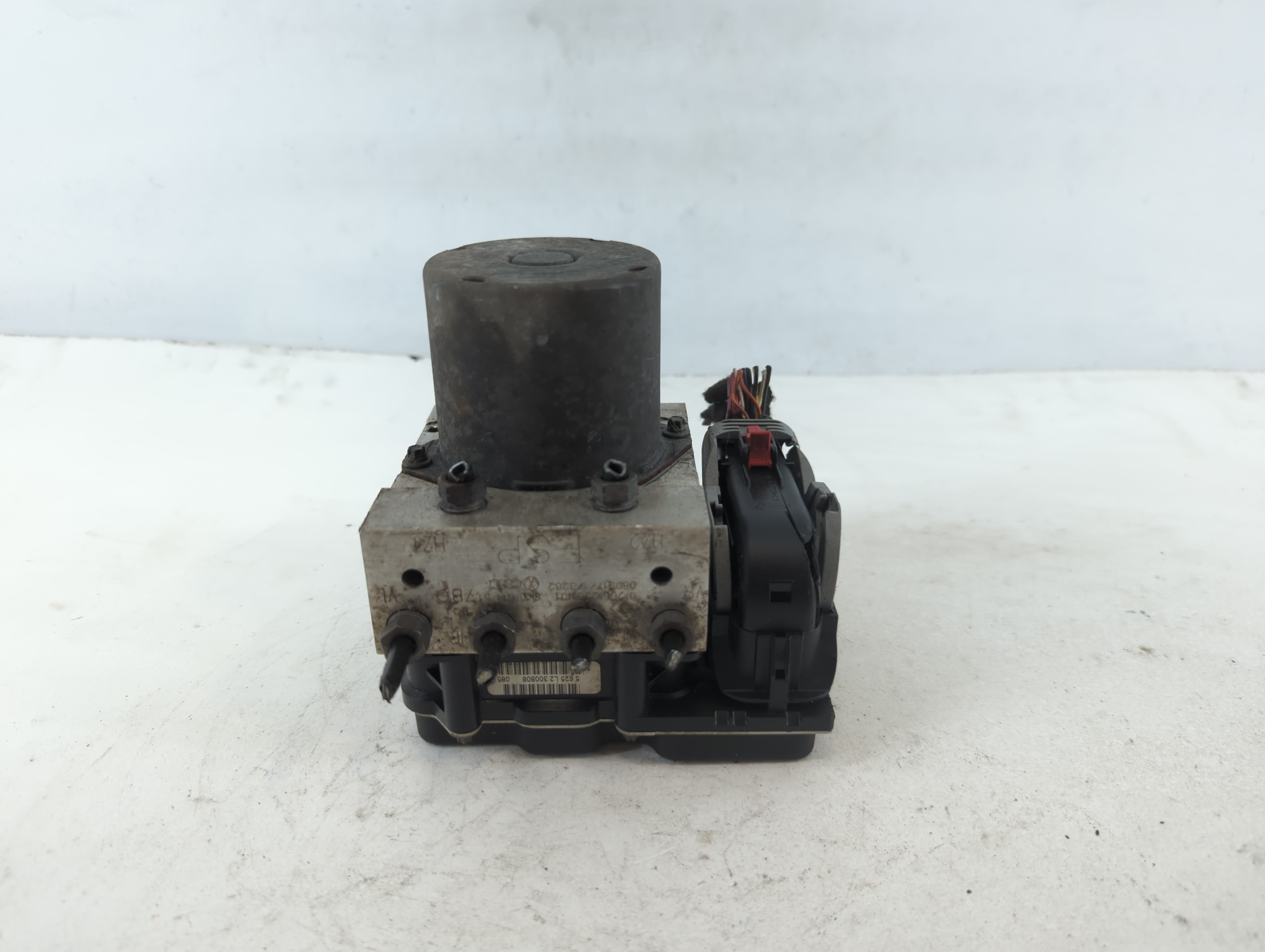 Picture of Audi A4 Abs Pump Control Module 705554