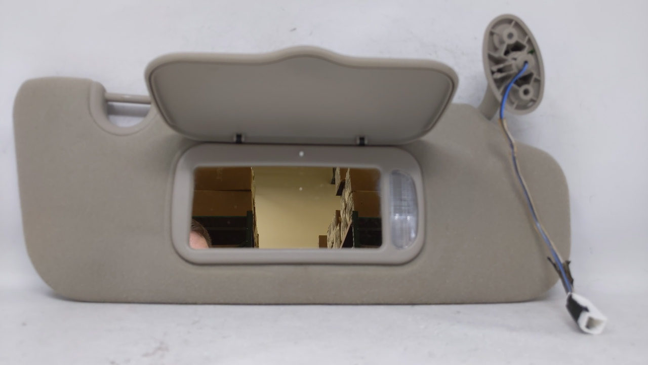 Picture of 2002-2004 Jeep Liberty Passenger Right Sun Visor Sunvisor Tan 70564