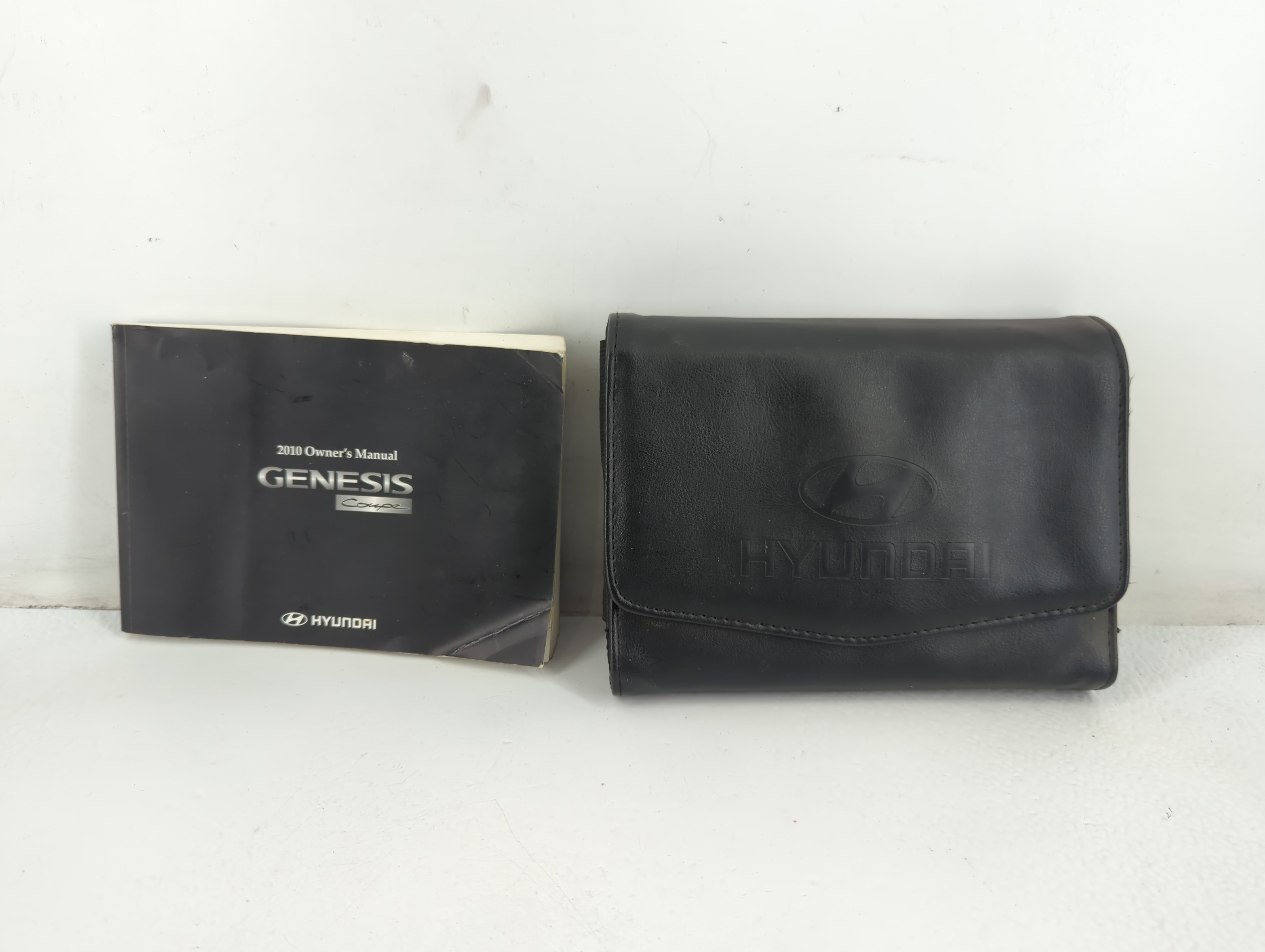 2010 Hyundai Genesis Owners Manual Book Guide 706082 - Oemusedautoparts1.com