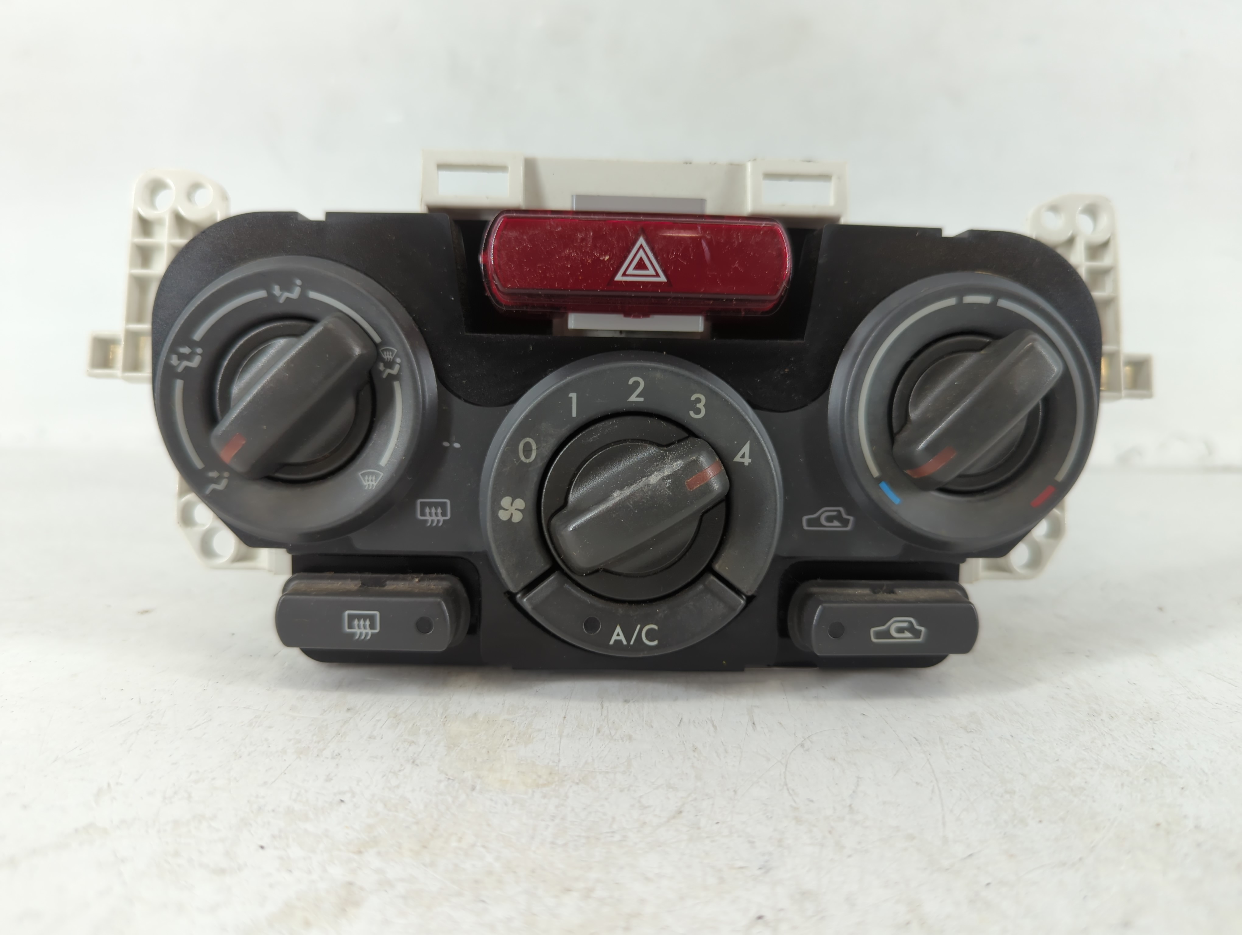 2013 Subaru Forester Ac Heater Climate Control 72311sc011 706605 - Oemusedautoparts1.com