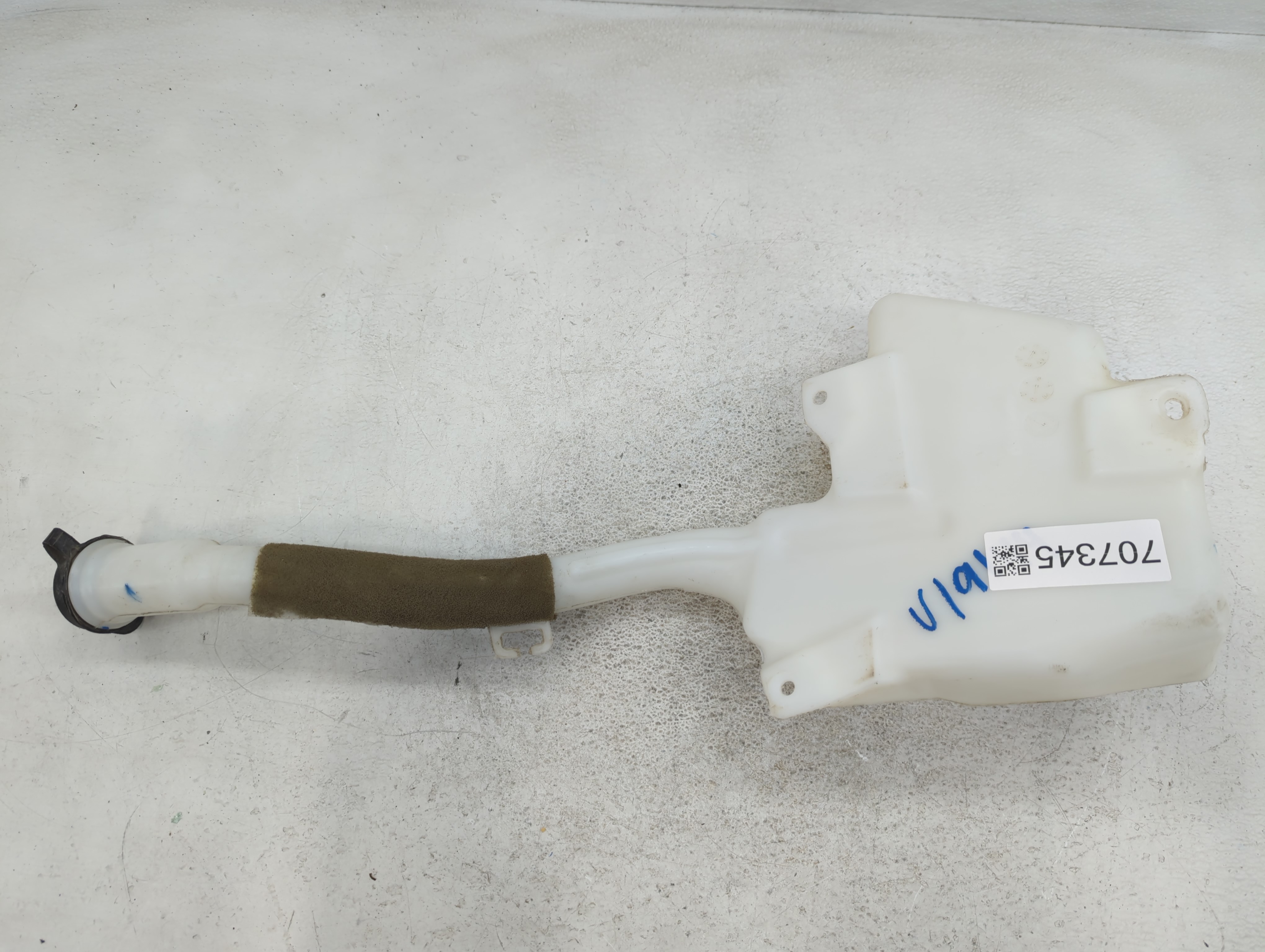 Chevrolet Traverse Windshield Washer Fluid Reservoir Bottle Oem 707345 - Oemusedautoparts1.com